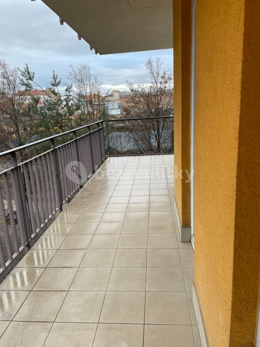 Prenájom bytu 3-izbový 80 m², Kabešova, Praha, Praha Prenájom bytu 3-izbový 80 m², Kabešova, Praha, Praha