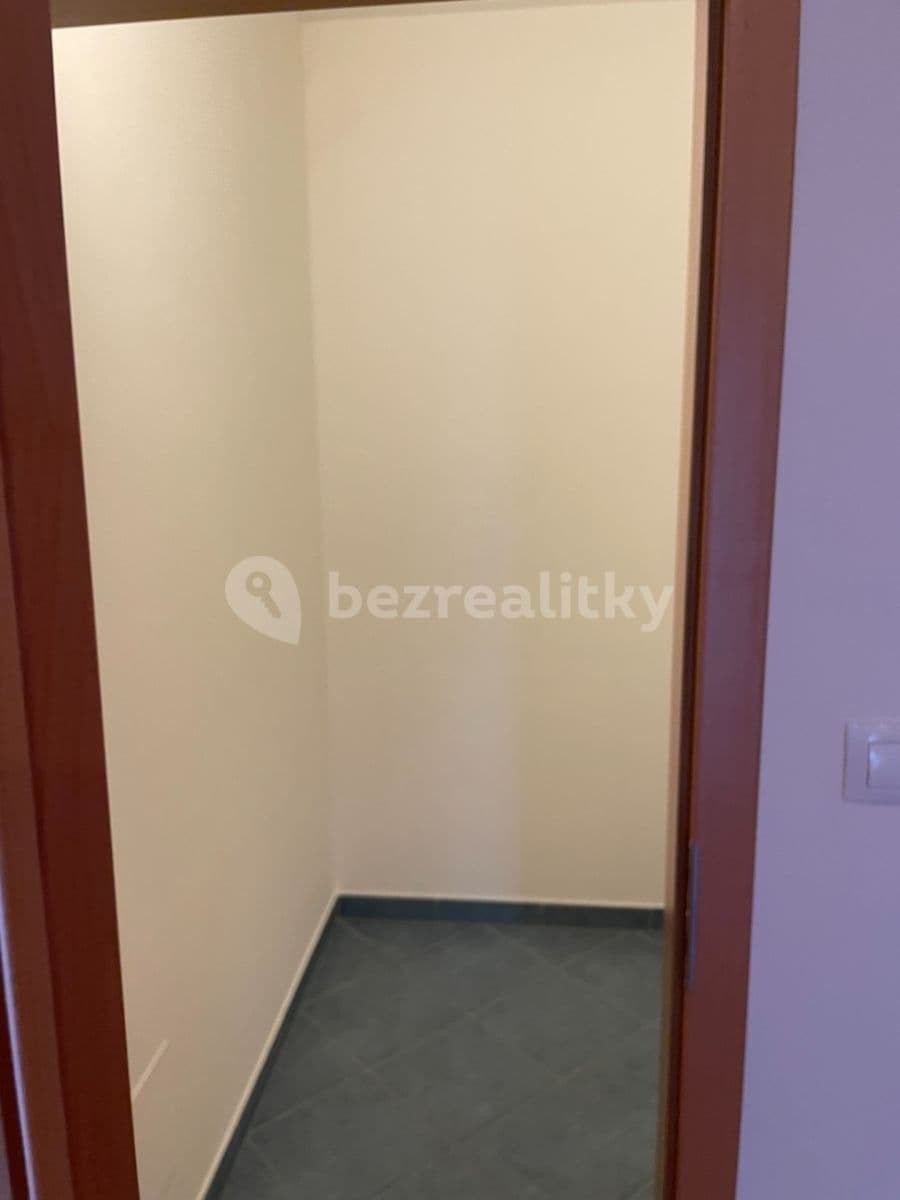 Prenájom bytu 3-izbový 80 m², Kabešova, Praha, Praha Prenájom bytu 3-izbový 80 m², Kabešova, Praha, Praha