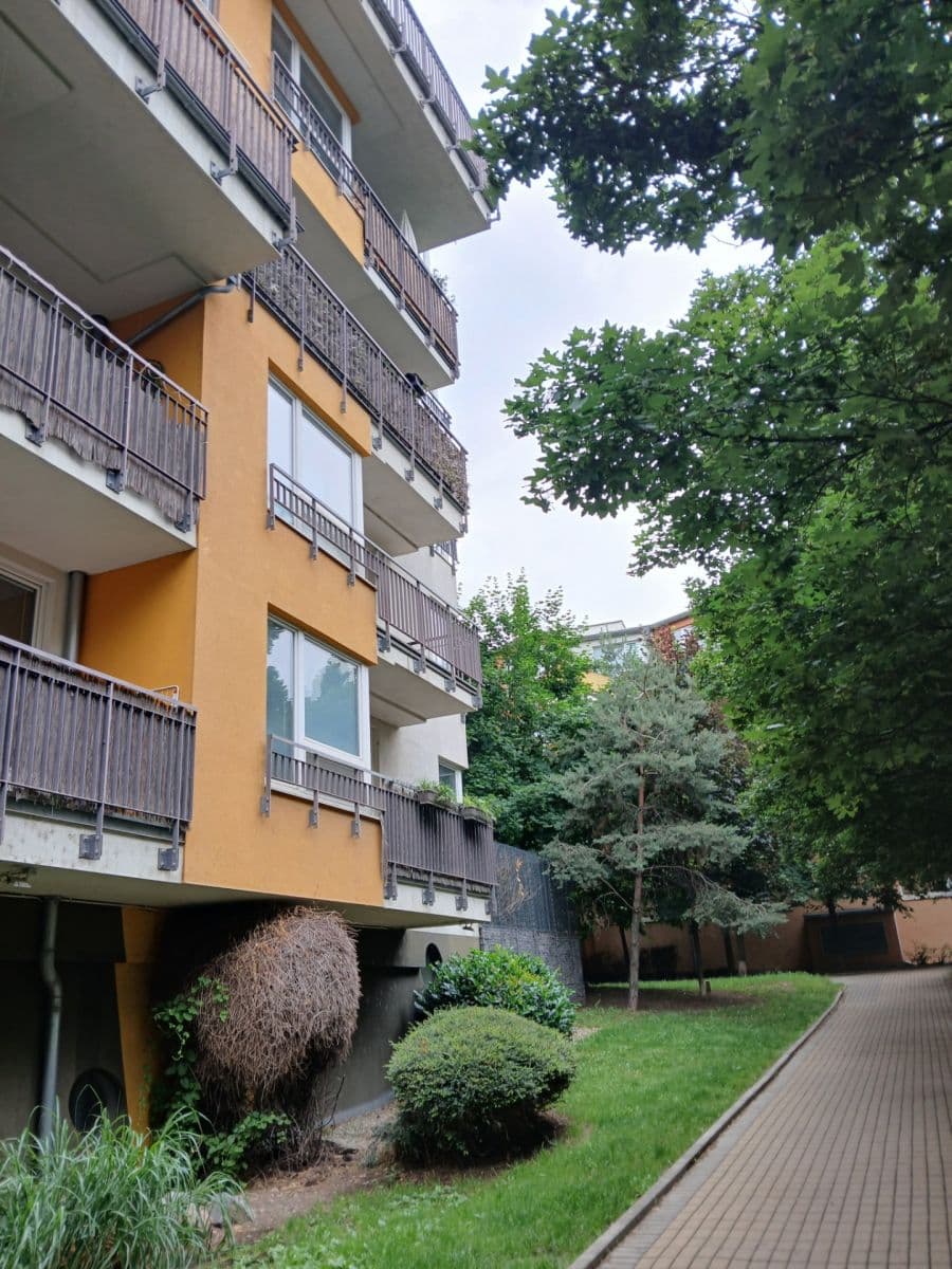 Prenájom bytu 3-izbový 80 m², Kabešova, Praha, Praha Prenájom bytu 3-izbový 80 m², Kabešova, Praha, Praha