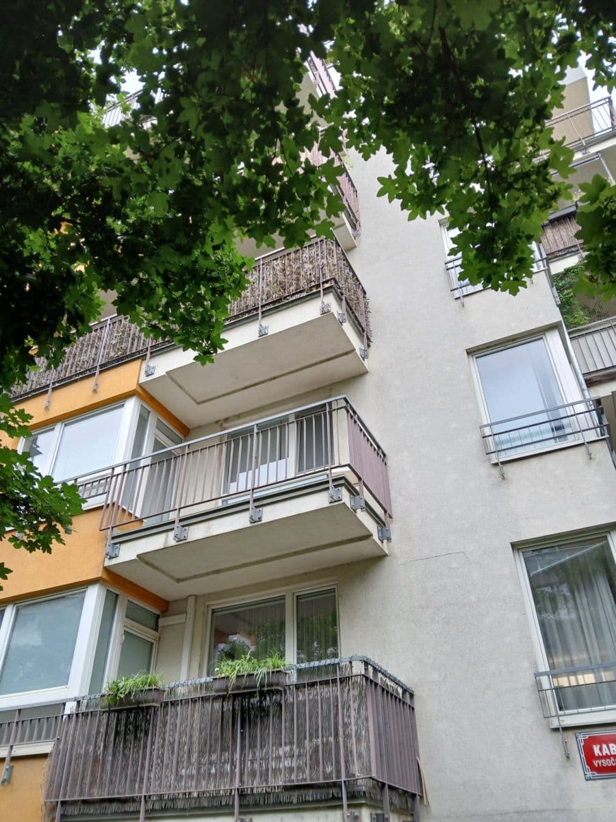 Prenájom bytu 3-izbový 80 m², Kabešova, Praha, Praha Prenájom bytu 3-izbový 80 m², Kabešova, Praha, Praha