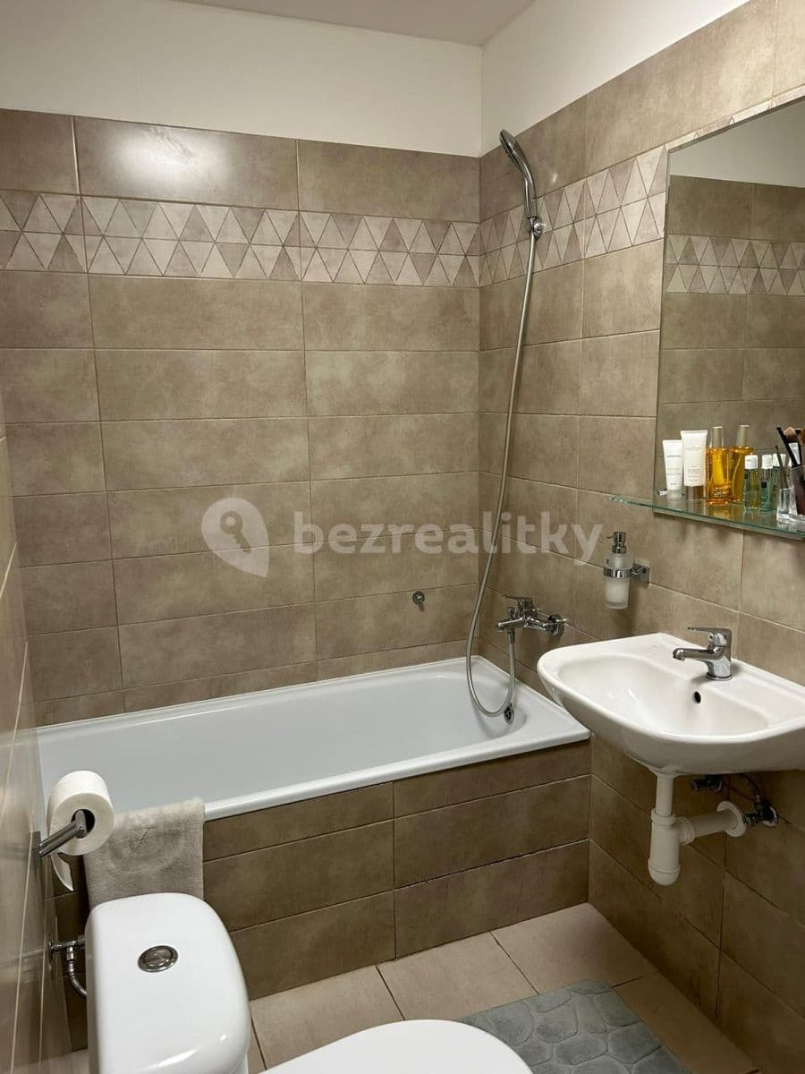 Prenájom bytu 3-izbový 78 m², Jiřice, Středočeský kraj Prenájom bytu 3-izbový 78 m², Jiřice, Středočeský kraj