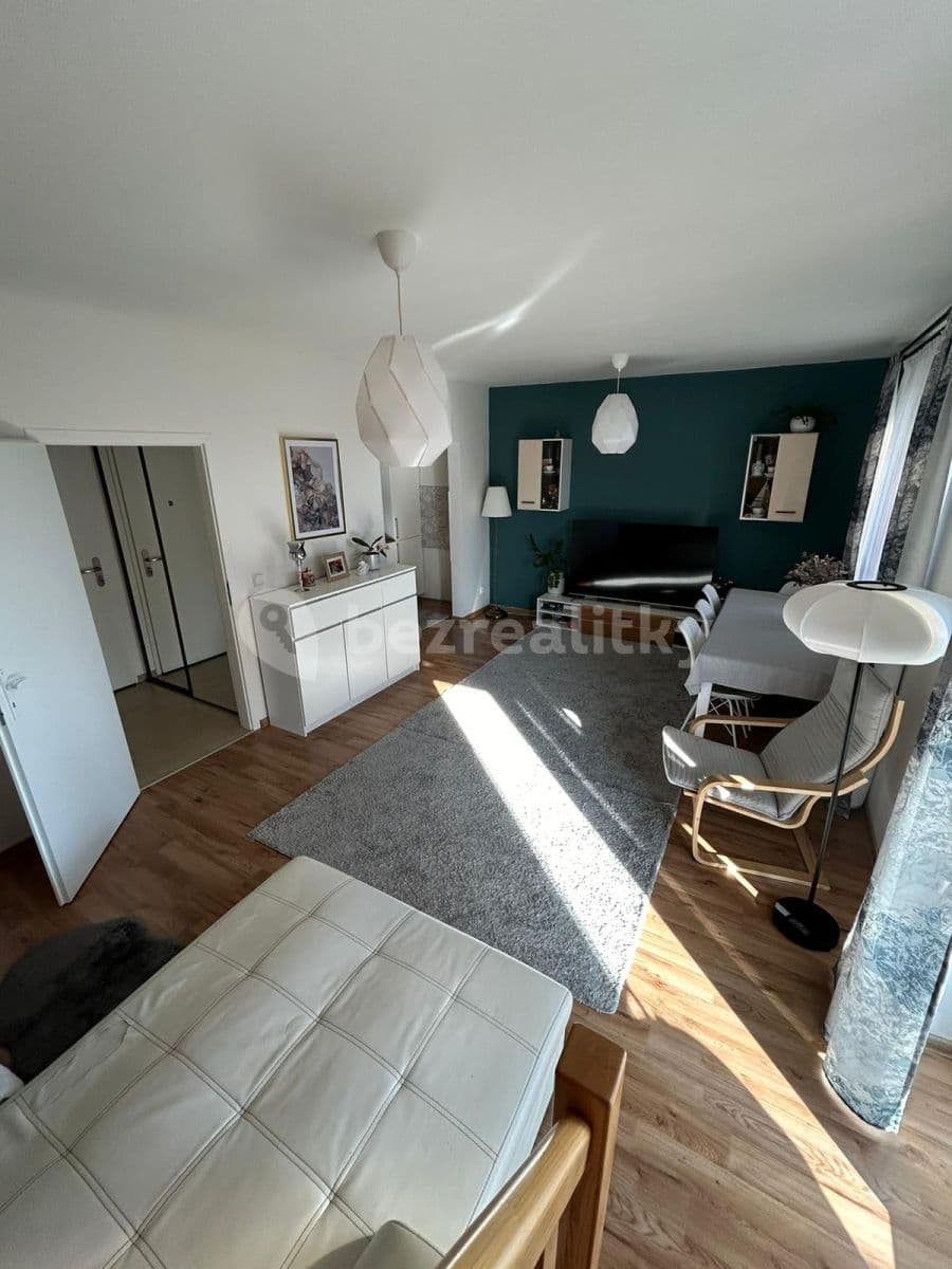 Prenájom bytu 3-izbový 78 m², Jiřice, Středočeský kraj Prenájom bytu 3-izbový 78 m², Jiřice, Středočeský kraj