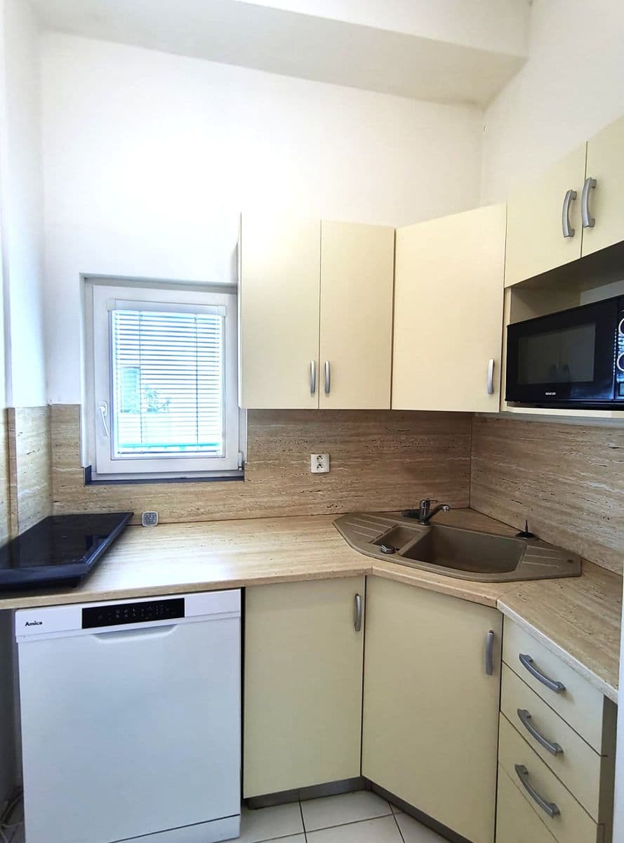 Prenájom bytu 1-izbový 37 m², Pod Karlovarskou silnicí, Praha, Praha Prenájom bytu 1-izbový 37 m², Pod Karlovarskou silnicí, Praha, Praha