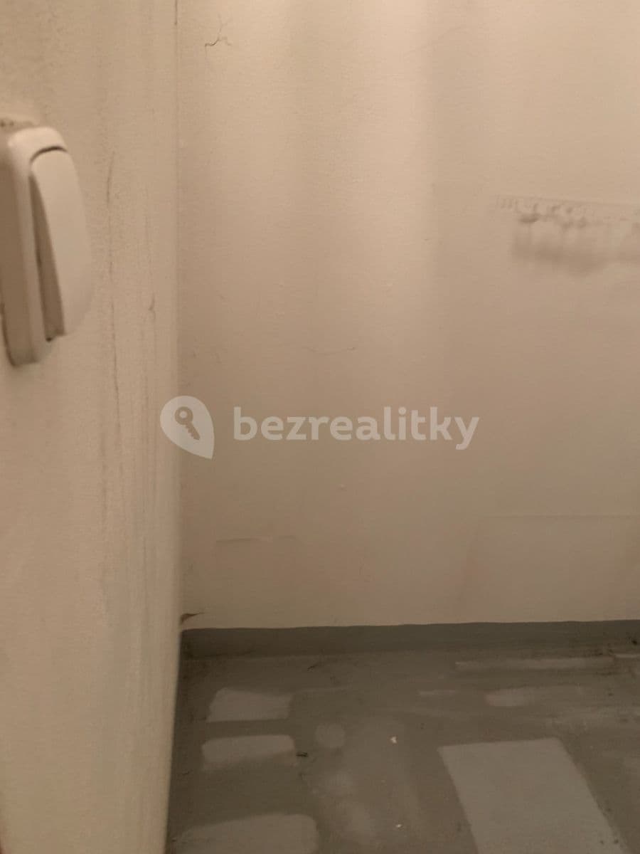 Prenájom garáže 14 m², Husitská, Praha, Praha Prenájom garáže 14 m², Husitská, Praha, Praha