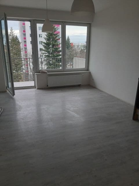 Prenájom bytu 1-izbový 36 m², Pod Vinicí, Pardubice, Pardubický kraj Prenájom bytu 1-izbový 36 m², Pod Vinicí, Pardubice, Pardubický kraj