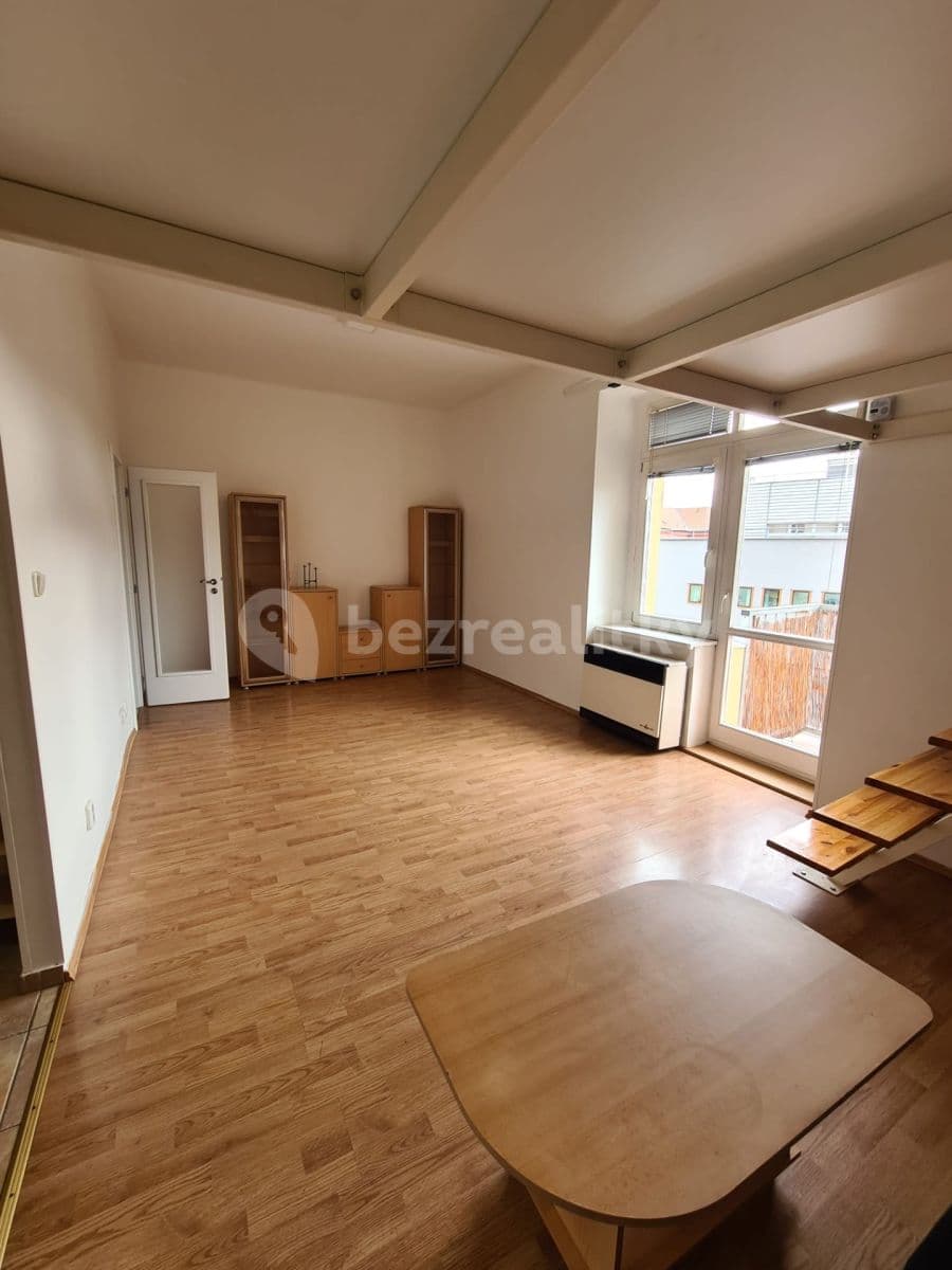 Prenájom bytu 1-izbový 37 m², Ruská, Praha, Praha Prenájom bytu 1-izbový 37 m², Ruská, Praha, Praha