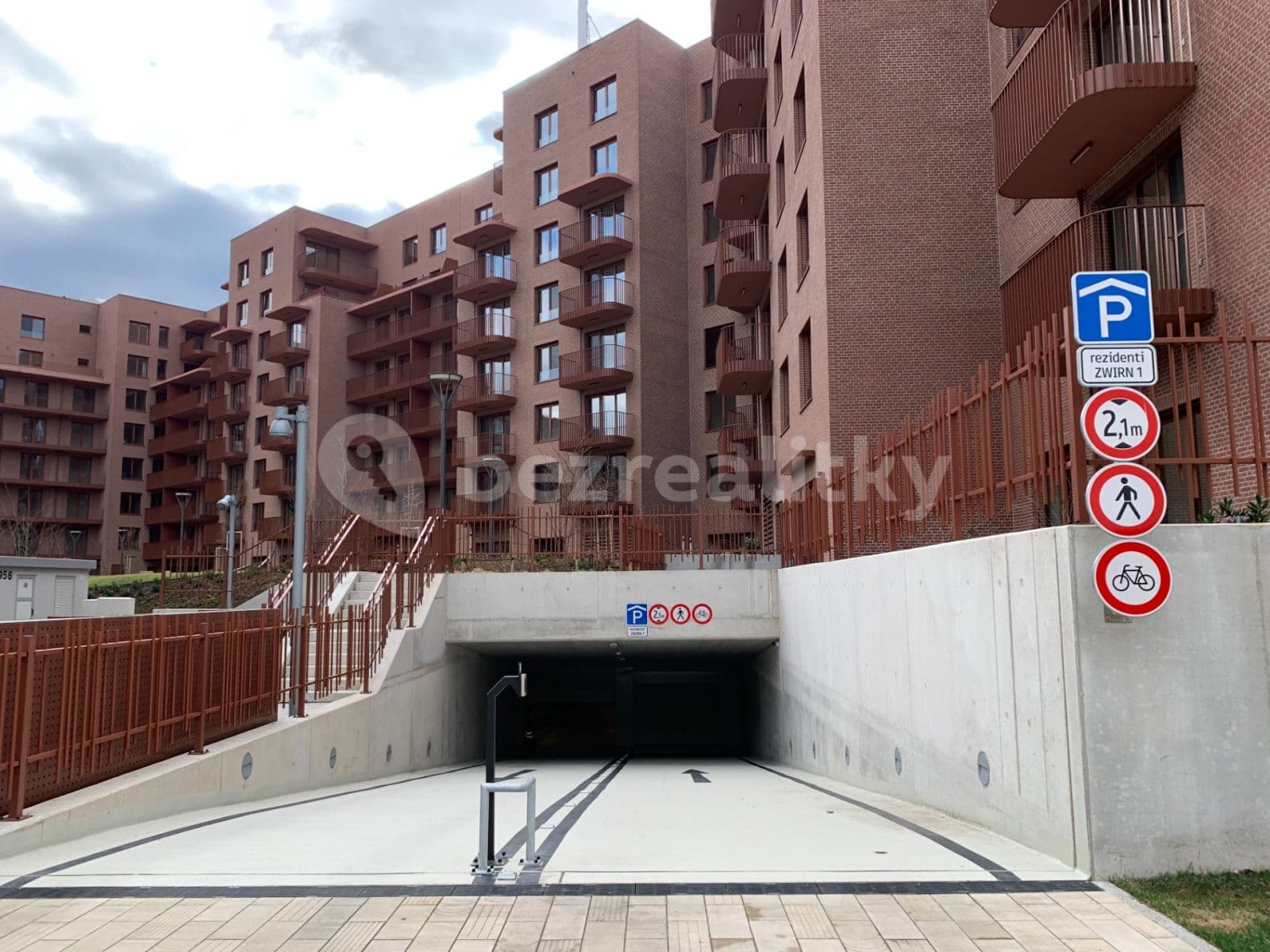 Prenájom garáže 14 m², Páričkova, Ružinov, Bratislavský kraj Prenájom garáže 14 m², Páričkova, Ružinov, Bratislavský kraj