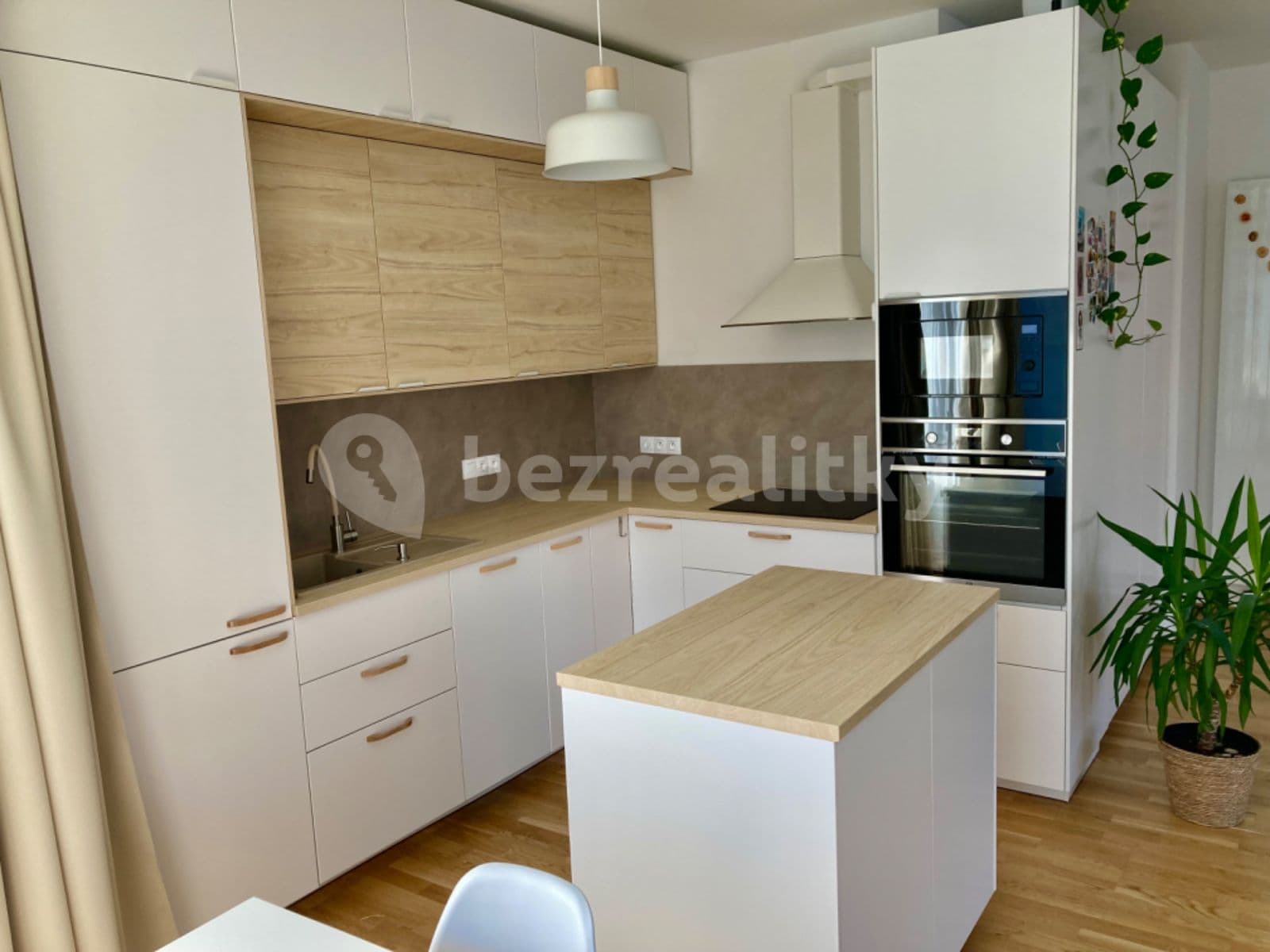 Prenájom bytu 3-izbový 90 m², Michelská, Praha, Praha Prenájom bytu 3-izbový 90 m², Michelská, Praha, Praha