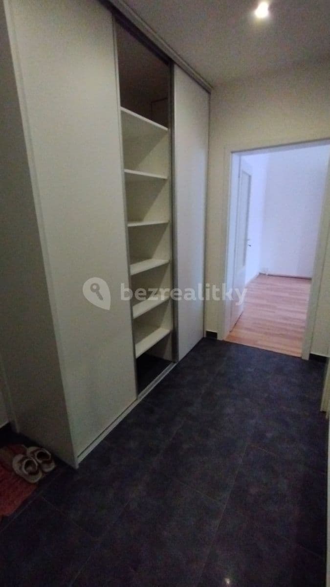 Prenájom bytu 1-izbový 38 m², Kosmonautů, Kladno, Středočeský kraj Prenájom bytu 1-izbový 38 m², Kosmonautů, Kladno, Středočeský kraj