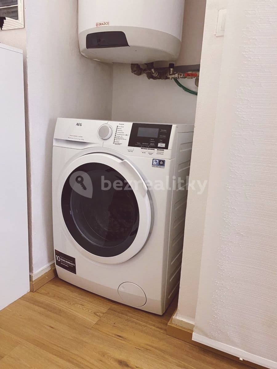 Prenájom bytu 1-izbový 30 m², Biskupcova, Praha, Praha Prenájom bytu 1-izbový 30 m², Biskupcova, Praha, Praha