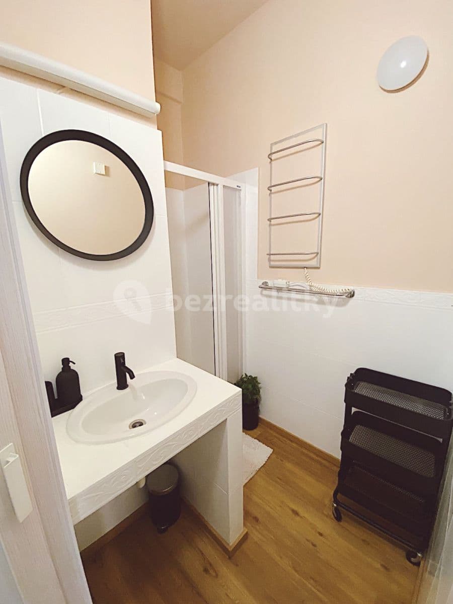 Prenájom bytu 1-izbový 30 m², Biskupcova, Praha, Praha Prenájom bytu 1-izbový 30 m², Biskupcova, Praha, Praha