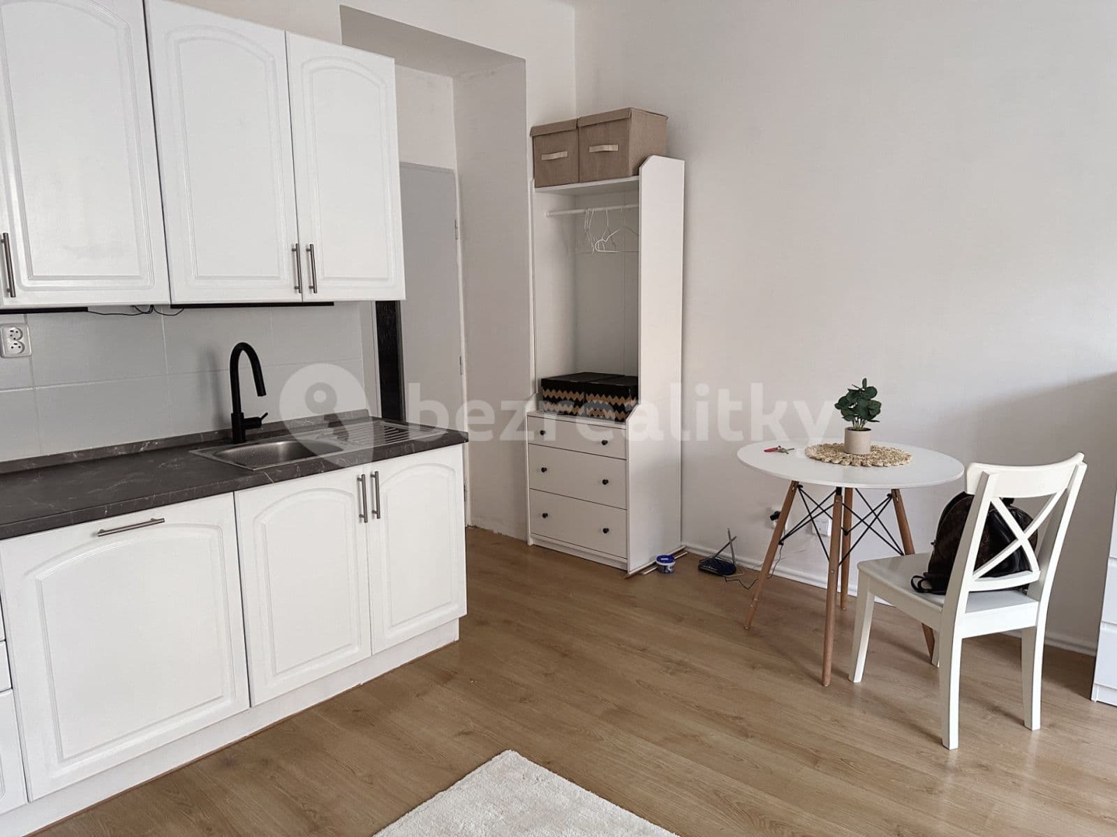 Prenájom bytu 1-izbový 30 m², Biskupcova, Praha, Praha Prenájom bytu 1-izbový 30 m², Biskupcova, Praha, Praha