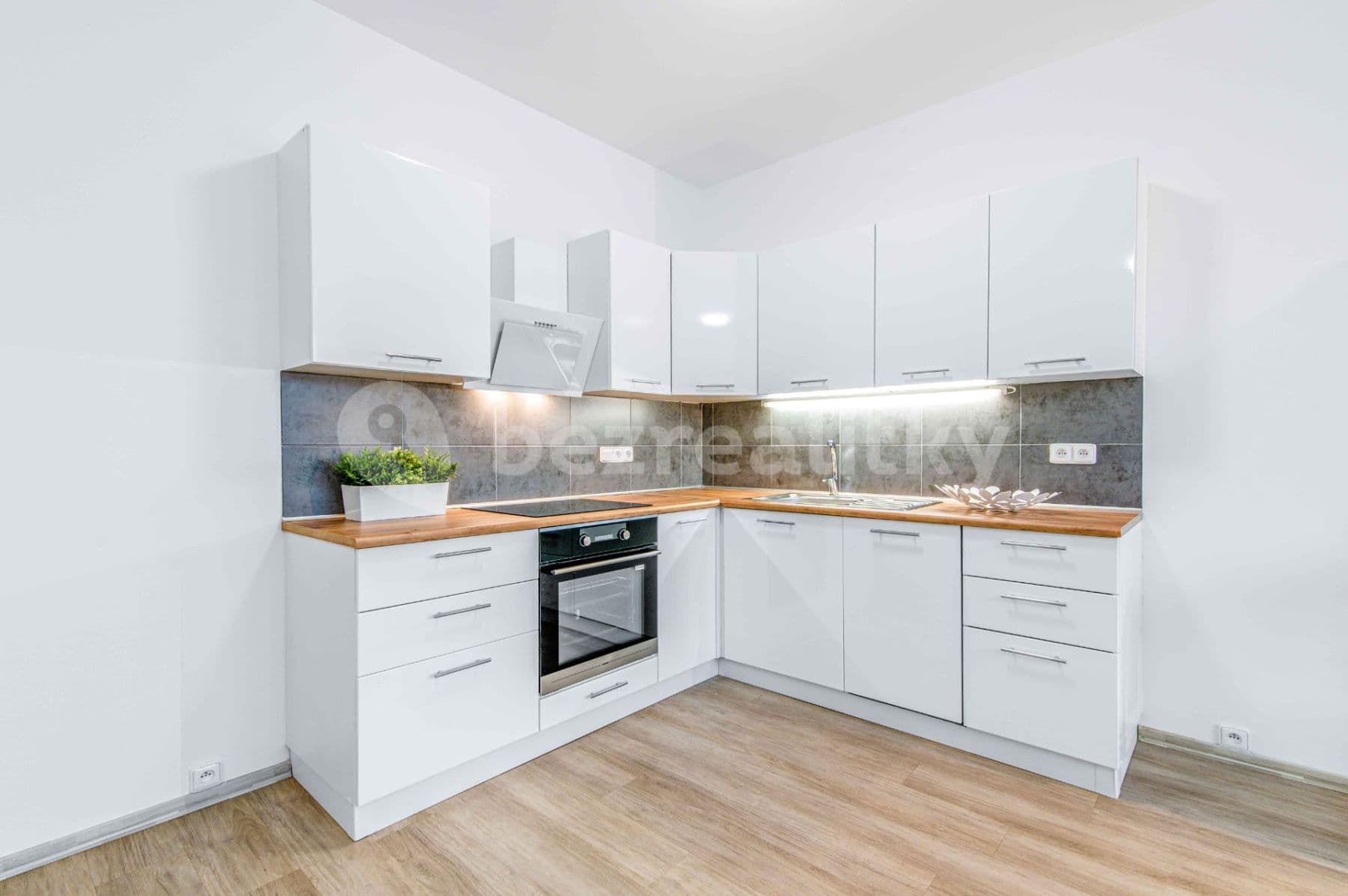 Prenájom bytu 1-izbový 34 m², Klučovská, Český Brod, Středočeský kraj Prenájom bytu 1-izbový 34 m², Klučovská, Český Brod, Středočeský kraj