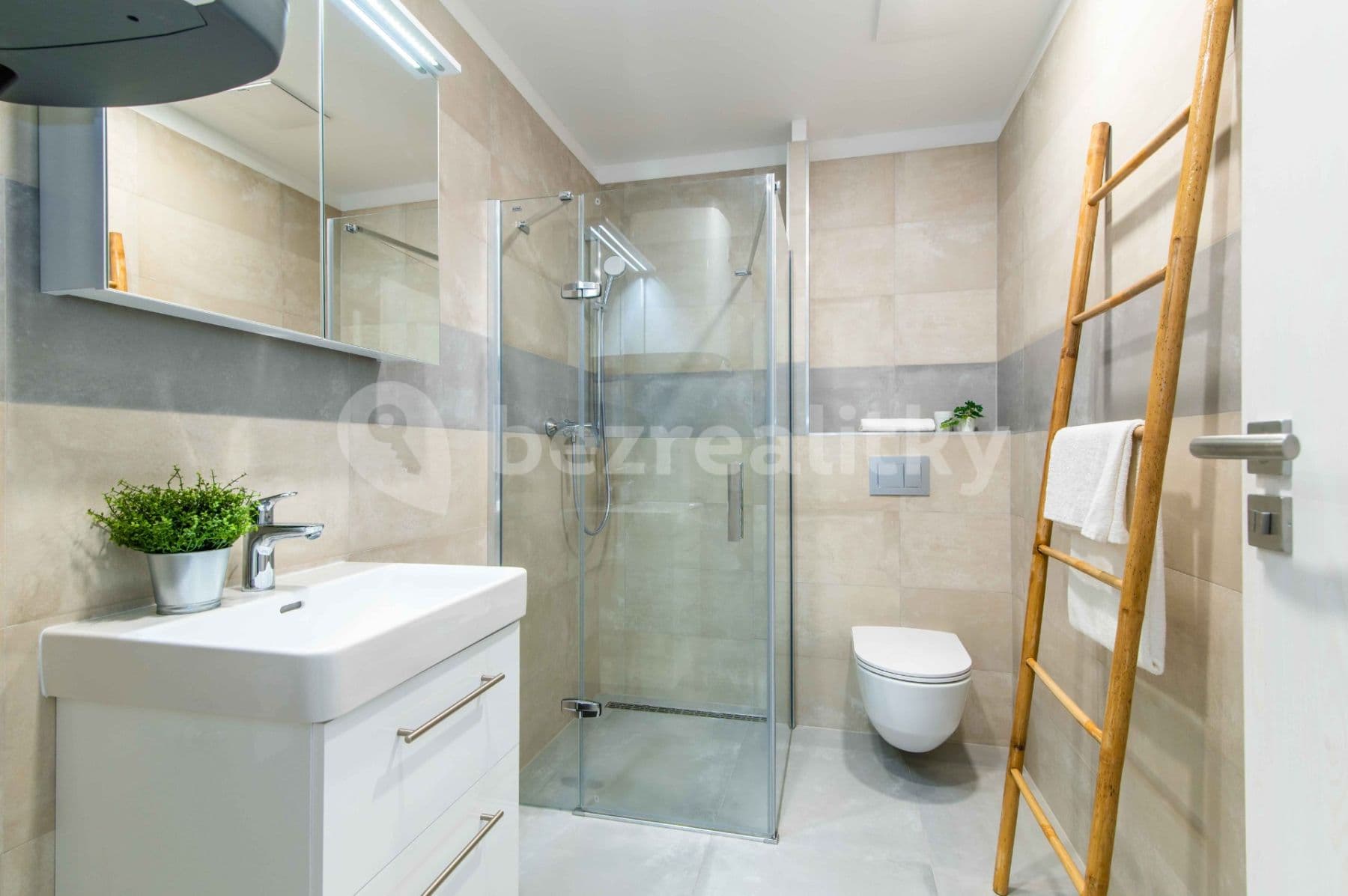 Prenájom bytu 1-izbový 34 m², Klučovská, Český Brod, Středočeský kraj Prenájom bytu 1-izbový 34 m², Klučovská, Český Brod, Středočeský kraj