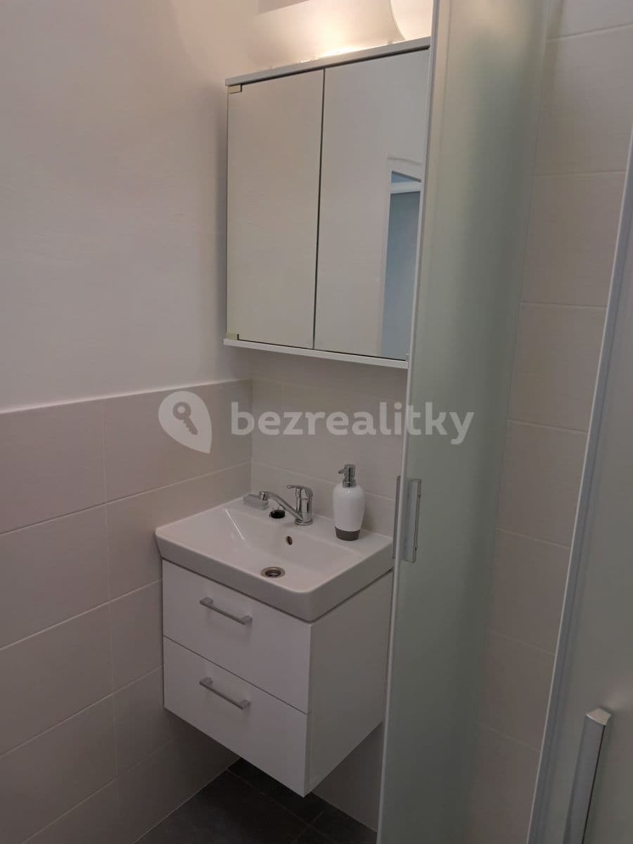 Prenájom bytu 3-izbový 75 m², Hostýnská, Praha, Praha Prenájom bytu 3-izbový 75 m², Hostýnská, Praha, Praha