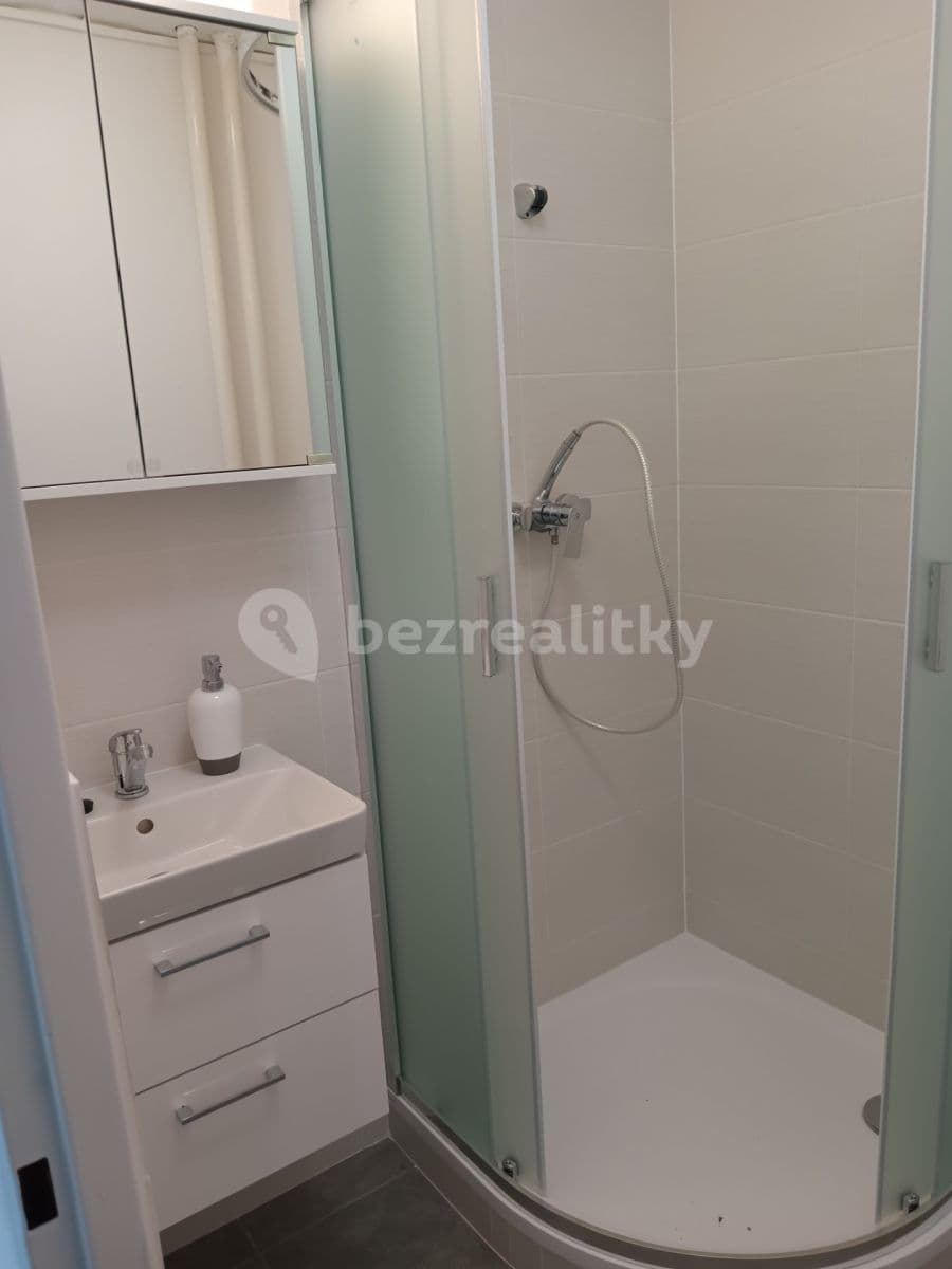 Prenájom bytu 3-izbový 75 m², Hostýnská, Praha, Praha Prenájom bytu 3-izbový 75 m², Hostýnská, Praha, Praha