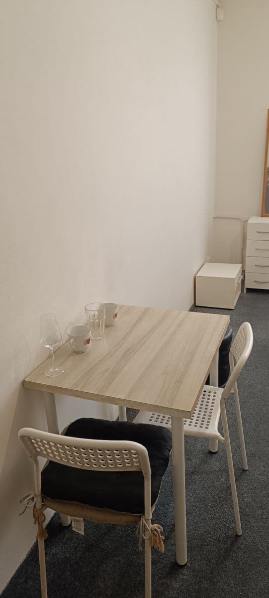 Prenájom bytu 16 m², Kloboukova, Praha, Praha Prenájom bytu 16 m², Kloboukova, Praha, Praha