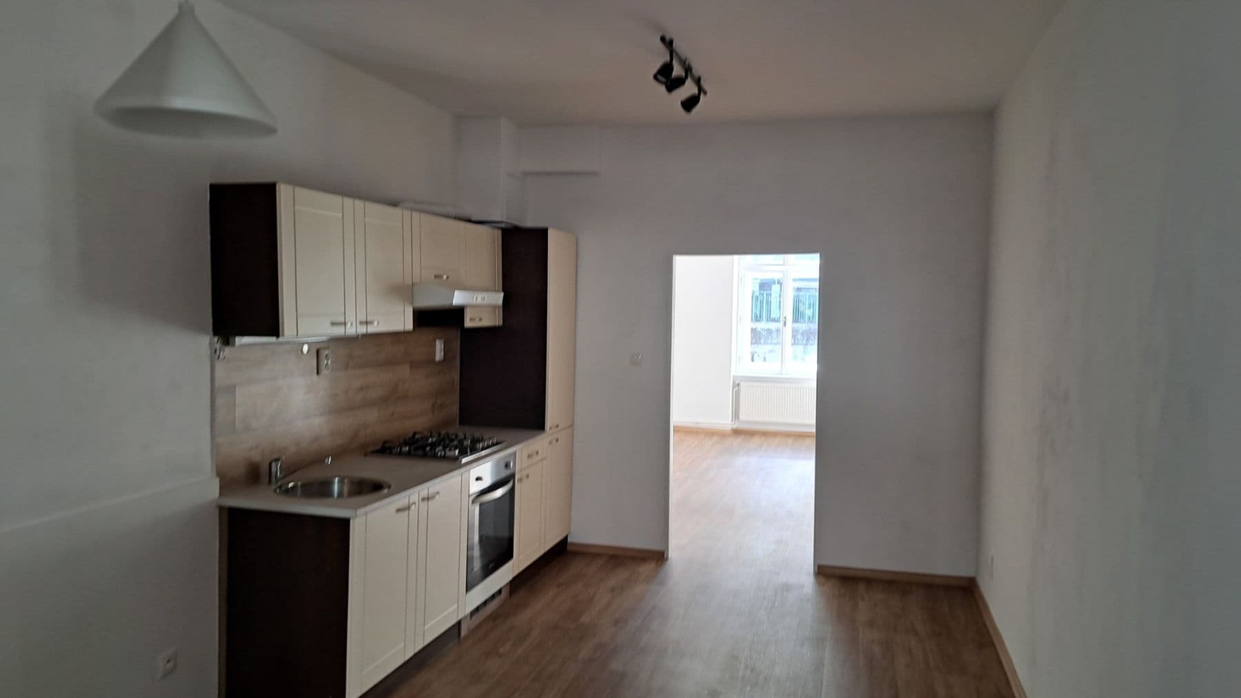 Prenájom bytu 1-izbový 38 m², Husitská, Praha, Praha Prenájom bytu 1-izbový 38 m², Husitská, Praha, Praha