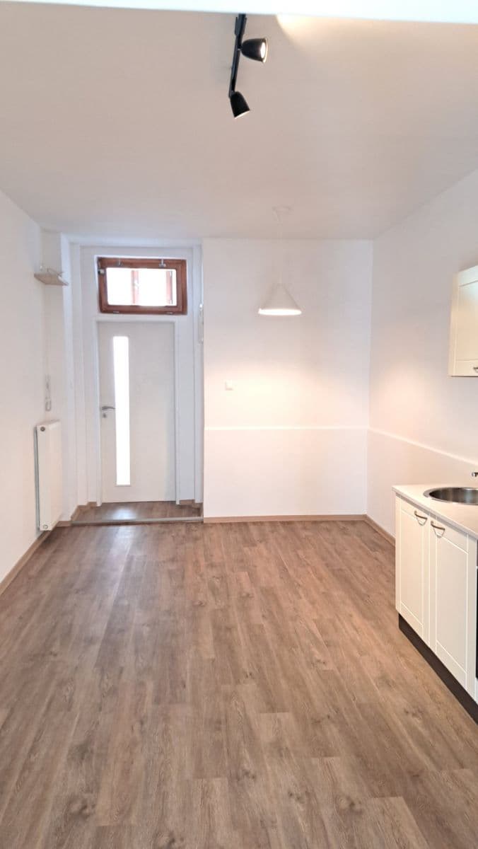 Prenájom bytu 1-izbový 38 m², Husitská, Praha, Praha Prenájom bytu 1-izbový 38 m², Husitská, Praha, Praha