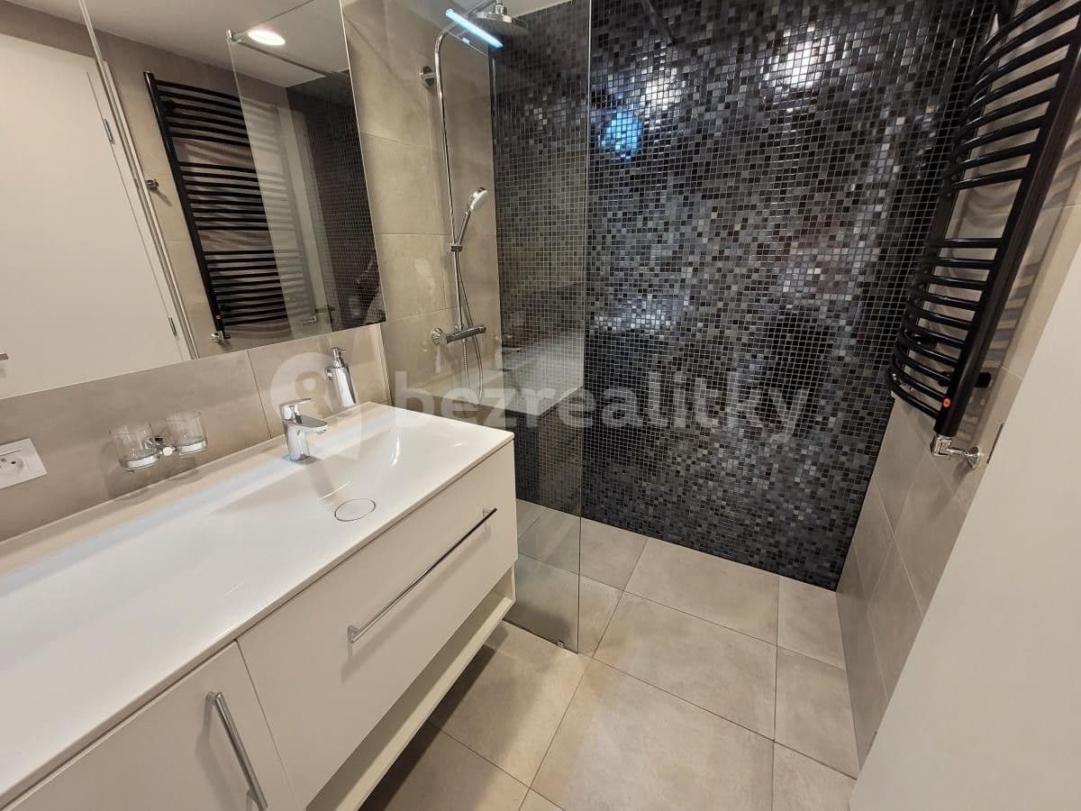 Prenájom bytu 1-izbový 34 m², Mukařovského, Praha, Praha Prenájom bytu 1-izbový 34 m², Mukařovského, Praha, Praha