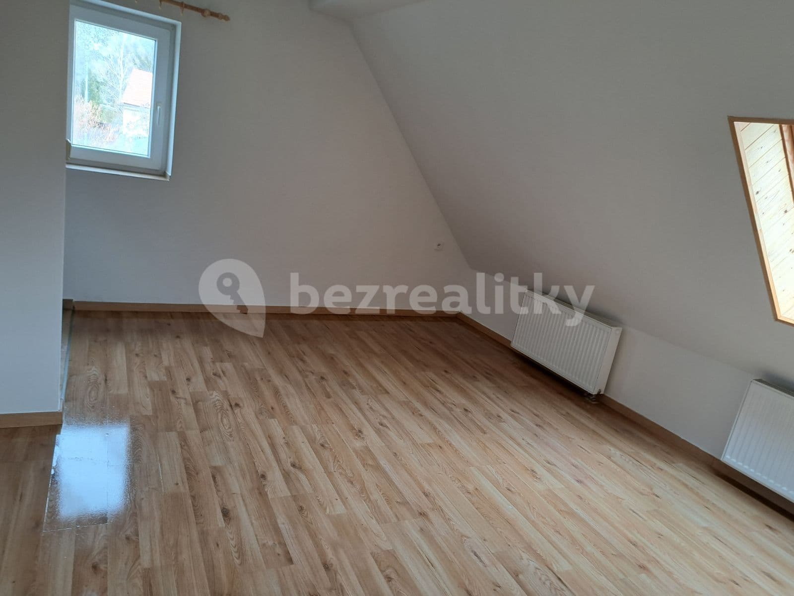 Prenájom bytu 3-izbový 70 m², Ztracená, Stará Huť, Středočeský kraj