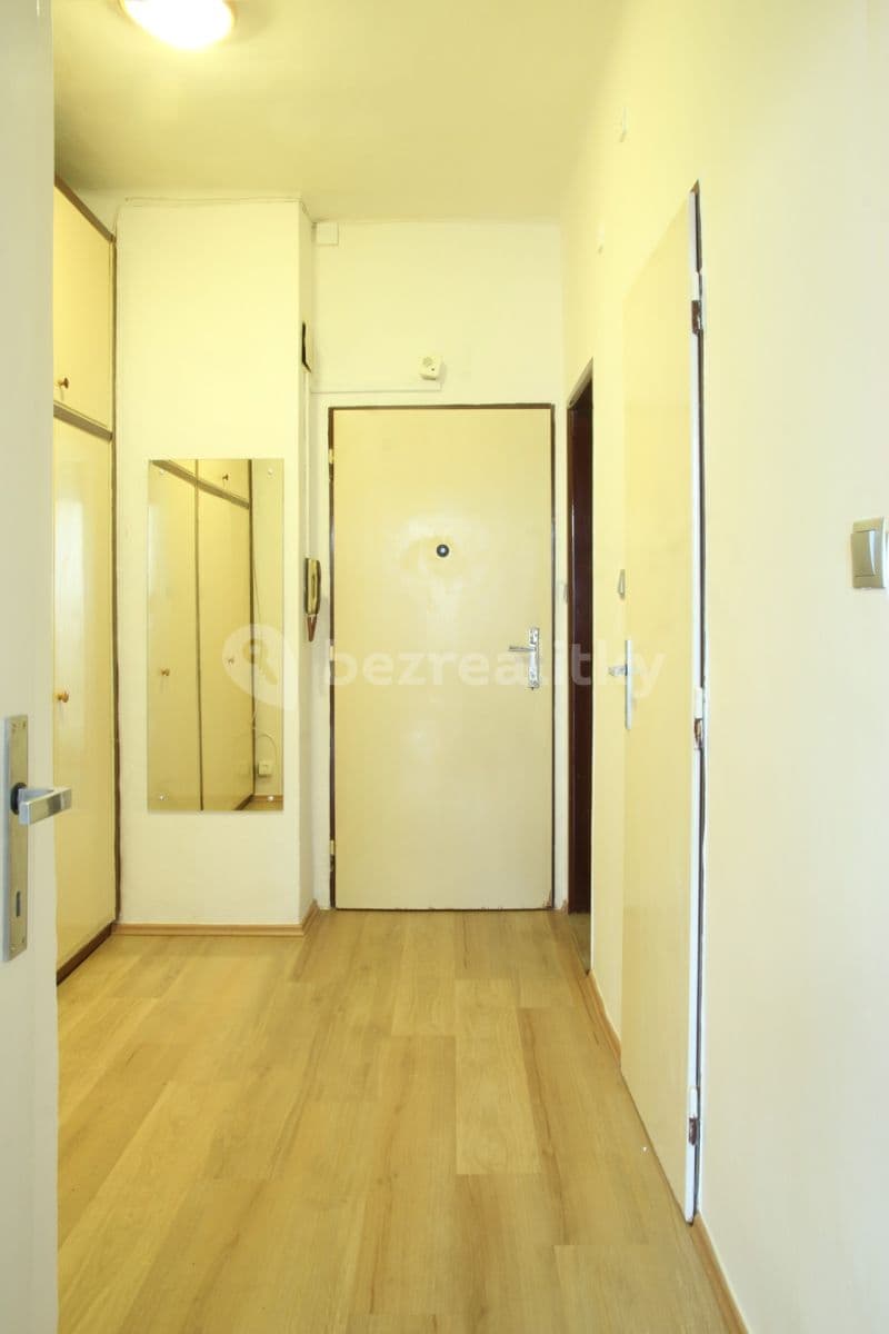 Prenájom bytu 1-izbový 39 m², Na Hřebenech Ⅱ, Praha, Praha Prenájom bytu 1-izbový 39 m², Na Hřebenech Ⅱ, Praha, Praha