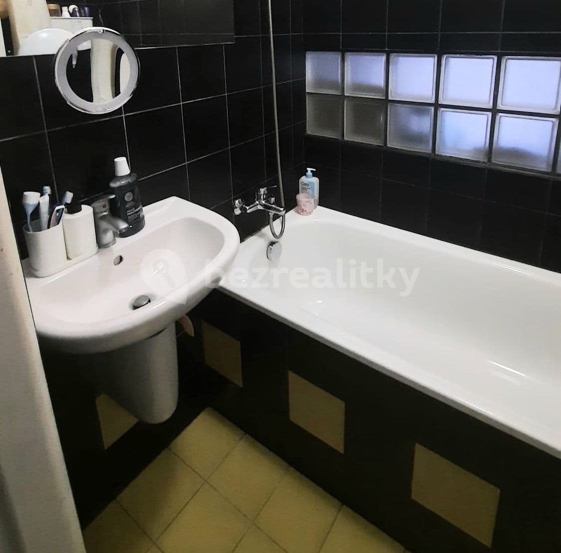 Prenájom bytu 1-izbový 40 m², Bulharská, Brno, Jihomoravský kraj Prenájom bytu 1-izbový 40 m², Bulharská, Brno, Jihomoravský kraj