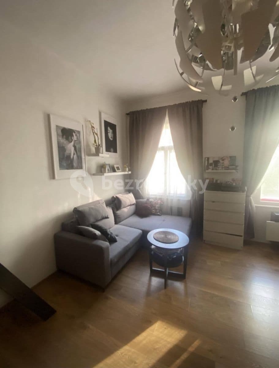 Prenájom bytu Garsoniéra 24 m², Pernerova, Praha, Praha