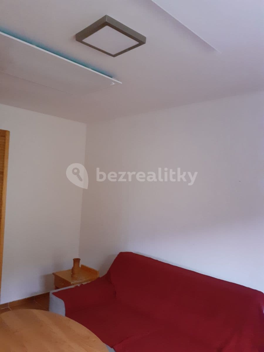 Prenájom bytu 1-izbový 31 m², Boldog, Bratislavský kraj