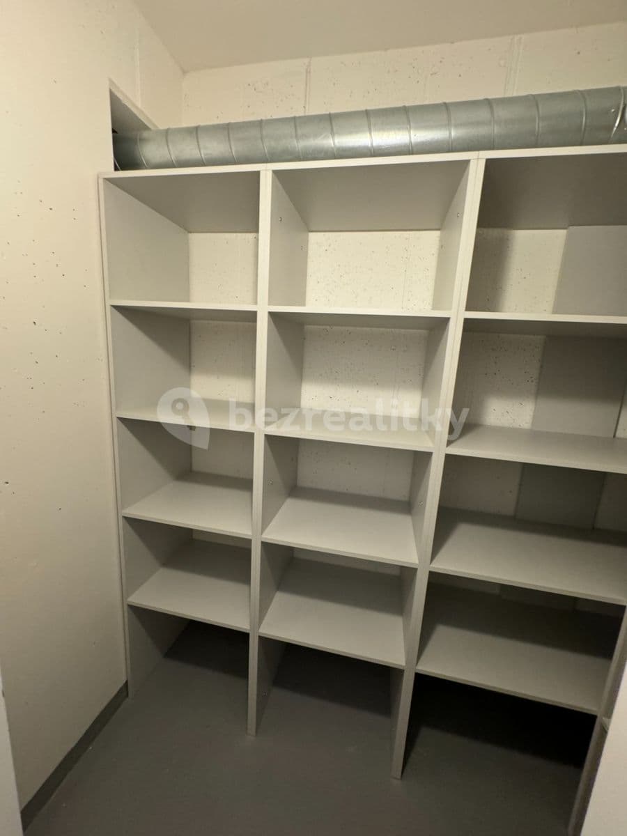 Prenájom bytu 1-izbový 30 m², Šternovská, Praha, Praha Prenájom bytu 1-izbový 30 m², Šternovská, Praha, Praha