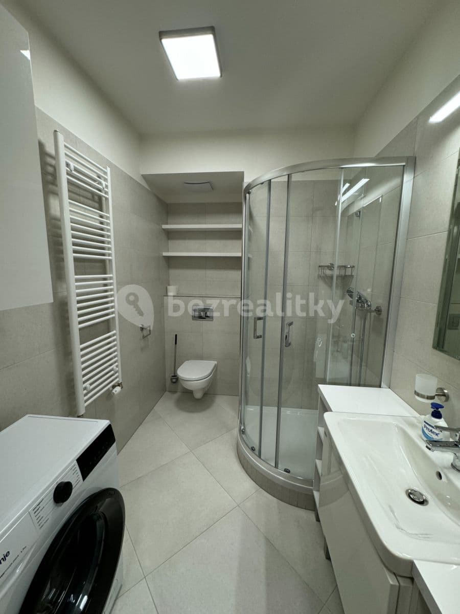 Prenájom bytu 1-izbový 30 m², Šternovská, Praha, Praha Prenájom bytu 1-izbový 30 m², Šternovská, Praha, Praha