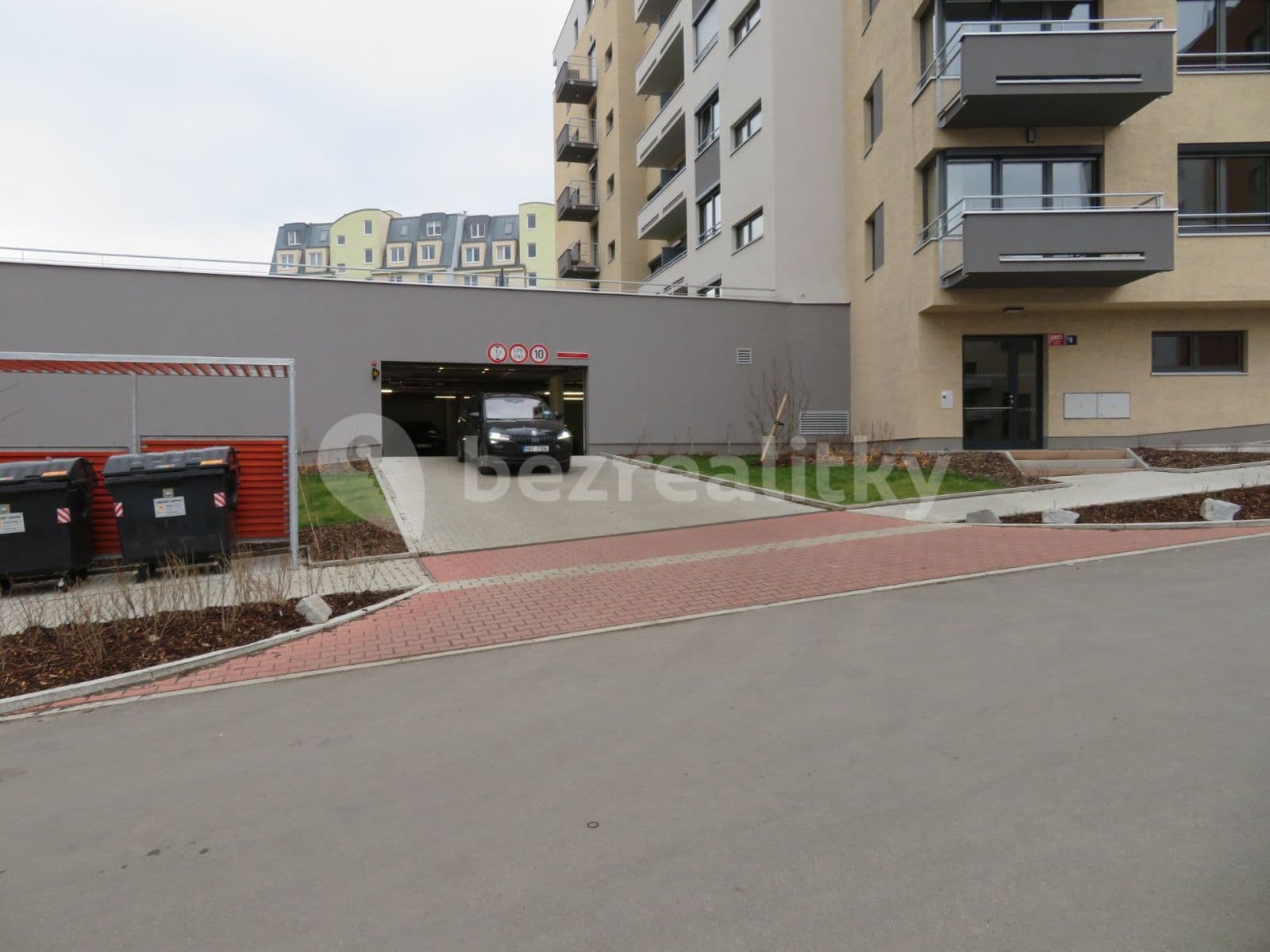 Prenájom bytu 1-izbový 30 m², Šternovská, Praha, Praha Prenájom bytu 1-izbový 30 m², Šternovská, Praha, Praha