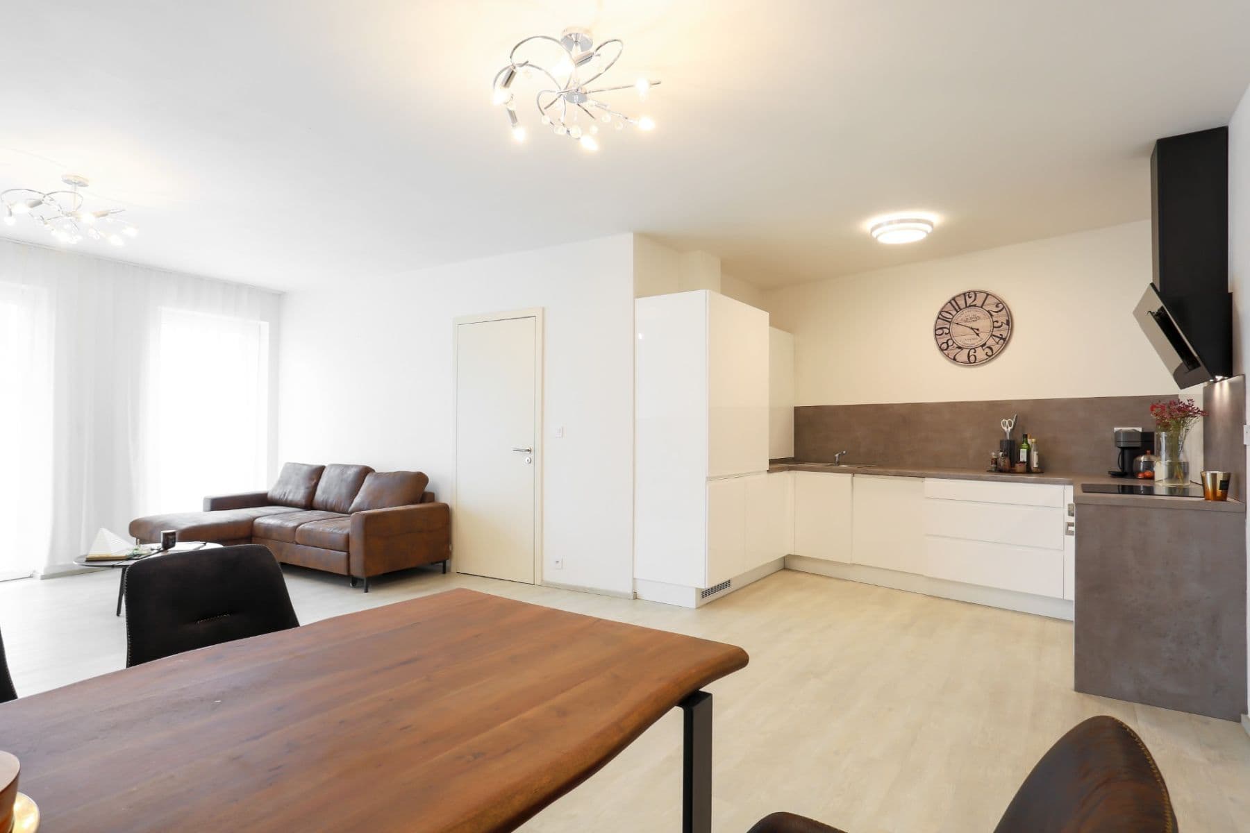 Prenájom bytu 3-izbový 88 m², Hlavní, Průhonice, Středočeský kraj Prenájom bytu 3-izbový 88 m², Hlavní, Průhonice, Středočeský kraj