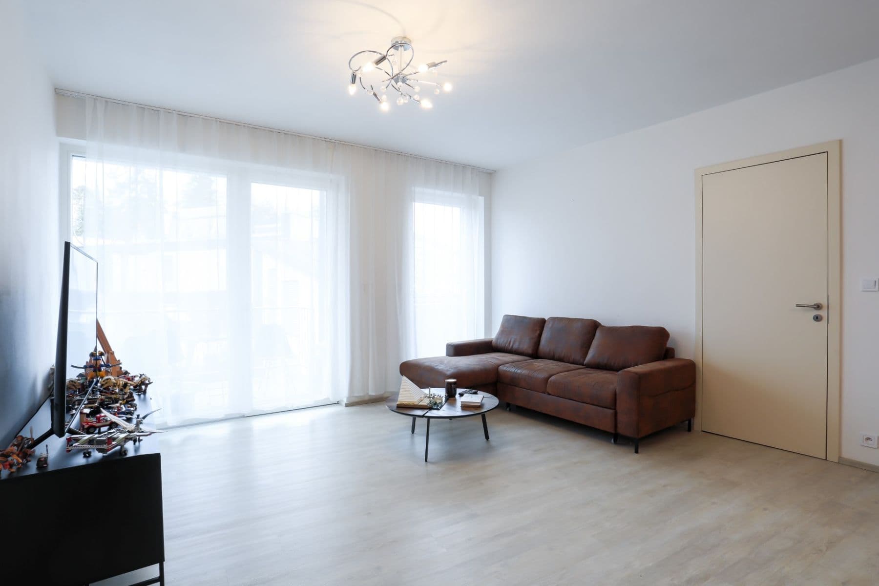 Prenájom bytu 3-izbový 88 m², Hlavní, Průhonice, Středočeský kraj Prenájom bytu 3-izbový 88 m², Hlavní, Průhonice, Středočeský kraj
