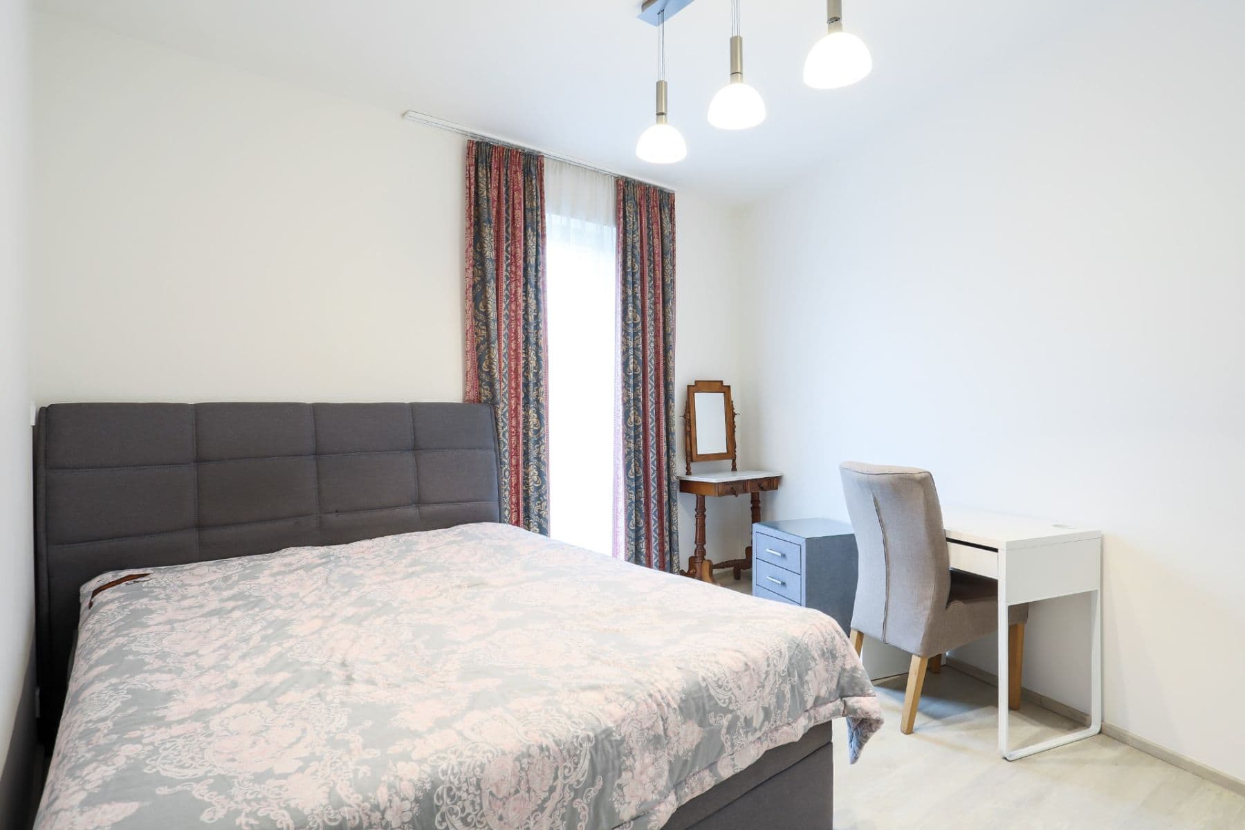 Prenájom bytu 3-izbový 88 m², Hlavní, Průhonice, Středočeský kraj Prenájom bytu 3-izbový 88 m², Hlavní, Průhonice, Středočeský kraj