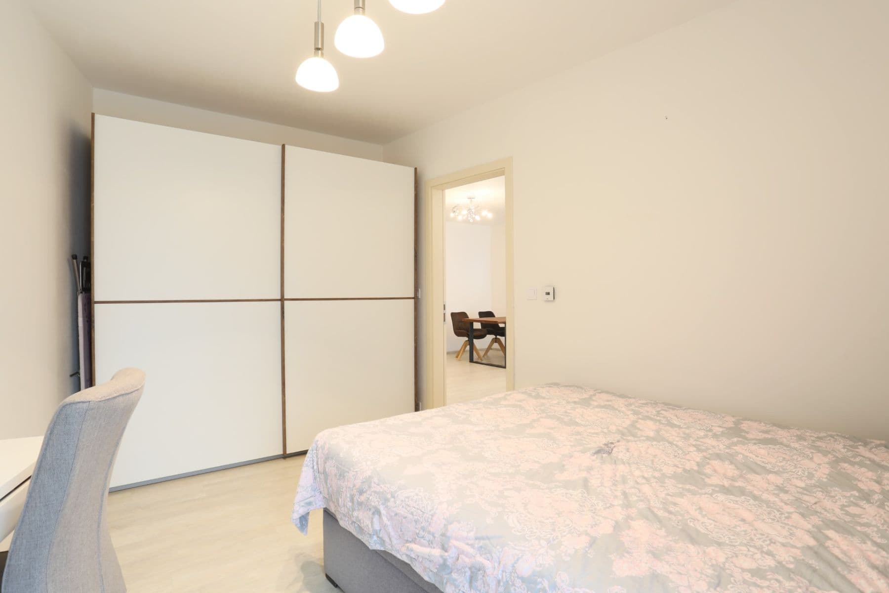 Prenájom bytu 3-izbový 88 m², Hlavní, Průhonice, Středočeský kraj Prenájom bytu 3-izbový 88 m², Hlavní, Průhonice, Středočeský kraj