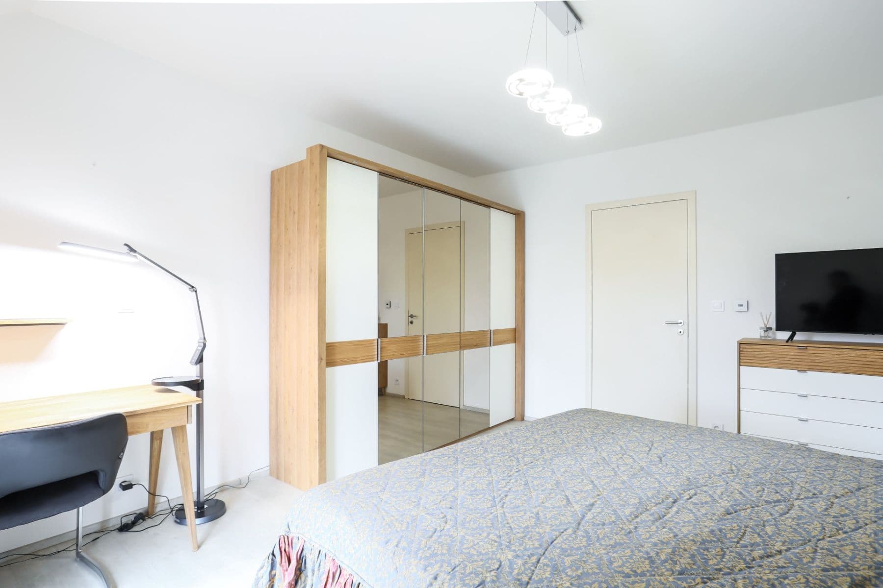 Prenájom bytu 3-izbový 88 m², Hlavní, Průhonice, Středočeský kraj Prenájom bytu 3-izbový 88 m², Hlavní, Průhonice, Středočeský kraj