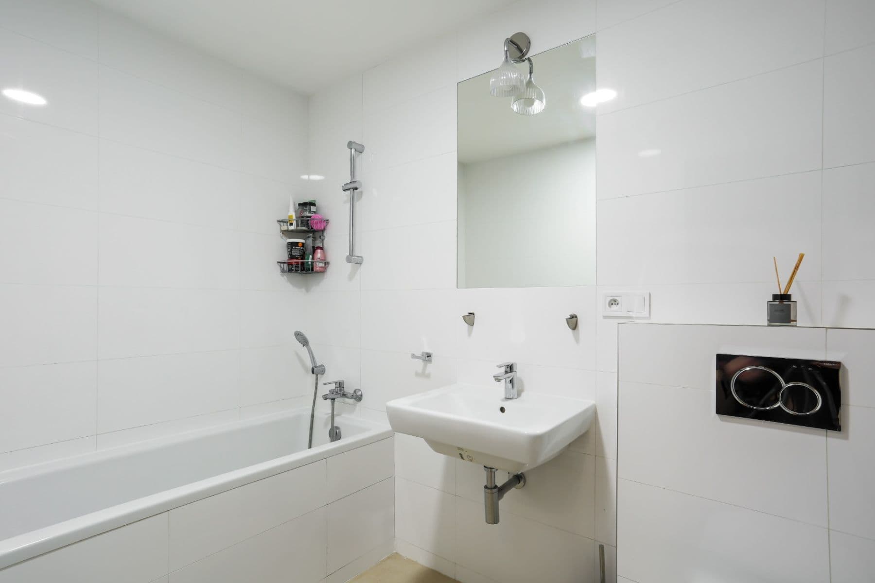 Prenájom bytu 3-izbový 88 m², Hlavní, Průhonice, Středočeský kraj Prenájom bytu 3-izbový 88 m², Hlavní, Průhonice, Středočeský kraj