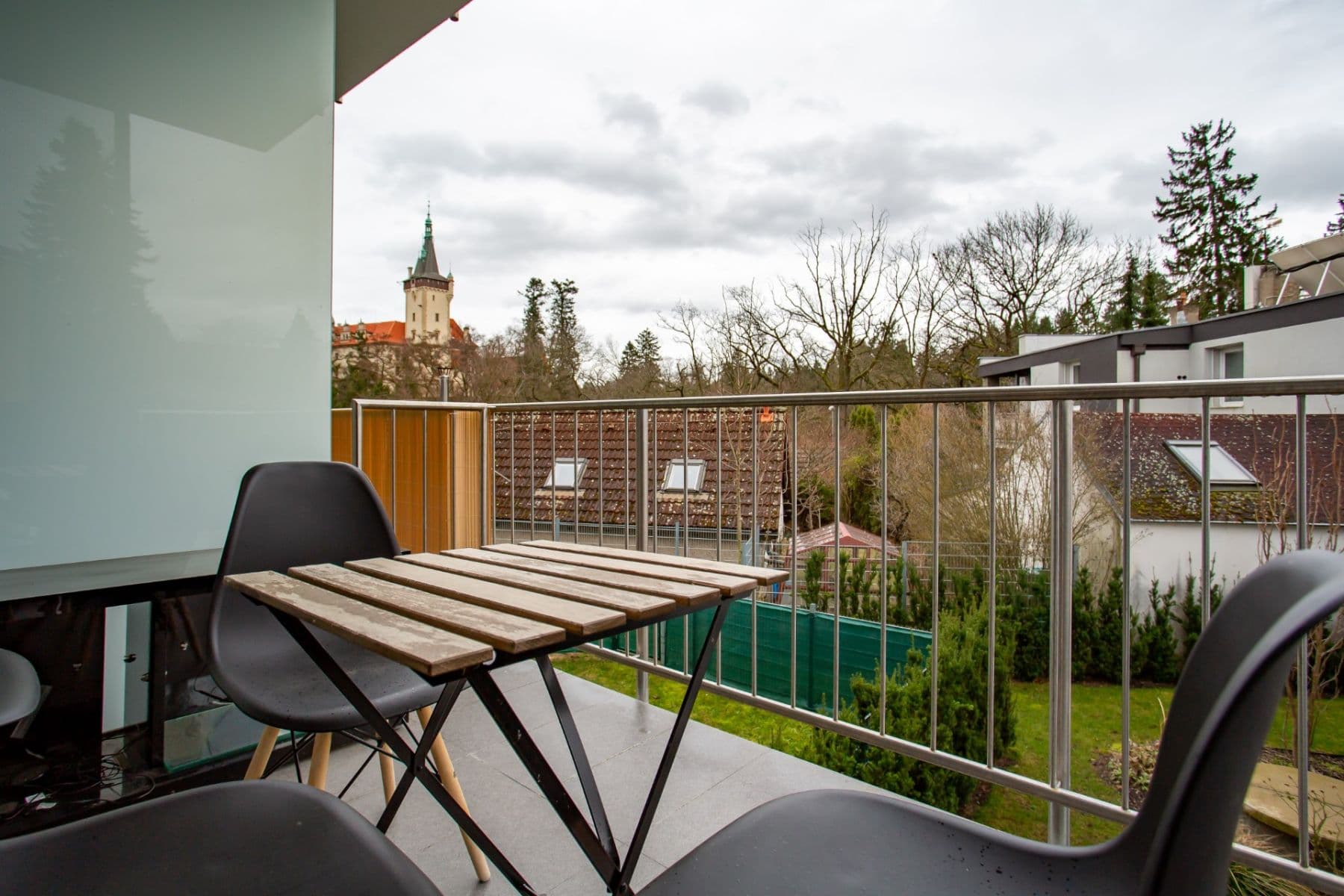 Prenájom bytu 3-izbový 88 m², Hlavní, Průhonice, Středočeský kraj Prenájom bytu 3-izbový 88 m², Hlavní, Průhonice, Středočeský kraj