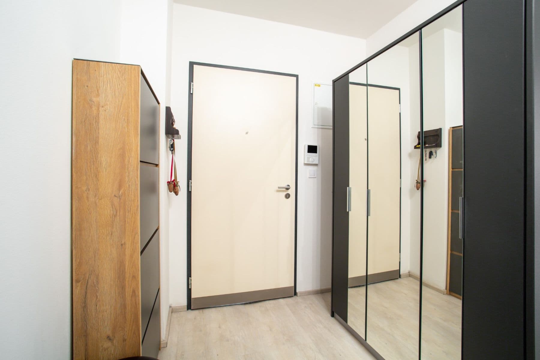 Prenájom bytu 3-izbový 88 m², Hlavní, Průhonice, Středočeský kraj Prenájom bytu 3-izbový 88 m², Hlavní, Průhonice, Středočeský kraj
