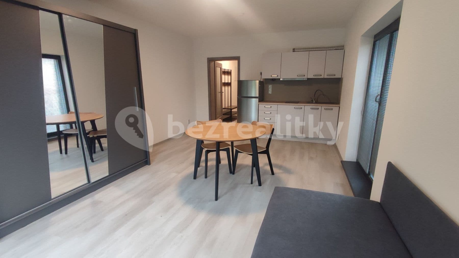 Prenájom bytu 1-izbový 38 m², Před Mosty, Praha, Praha Prenájom bytu 1-izbový 38 m², Před Mosty, Praha, Praha