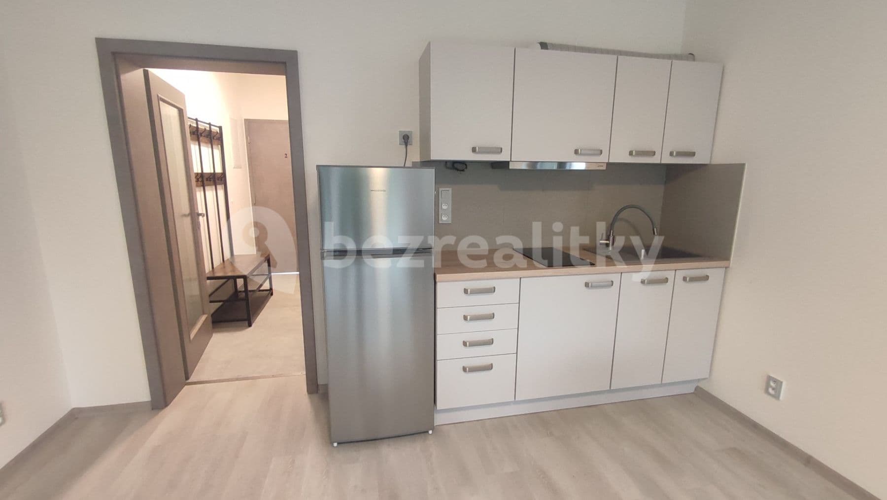 Prenájom bytu 1-izbový 38 m², Před Mosty, Praha, Praha Prenájom bytu 1-izbový 38 m², Před Mosty, Praha, Praha