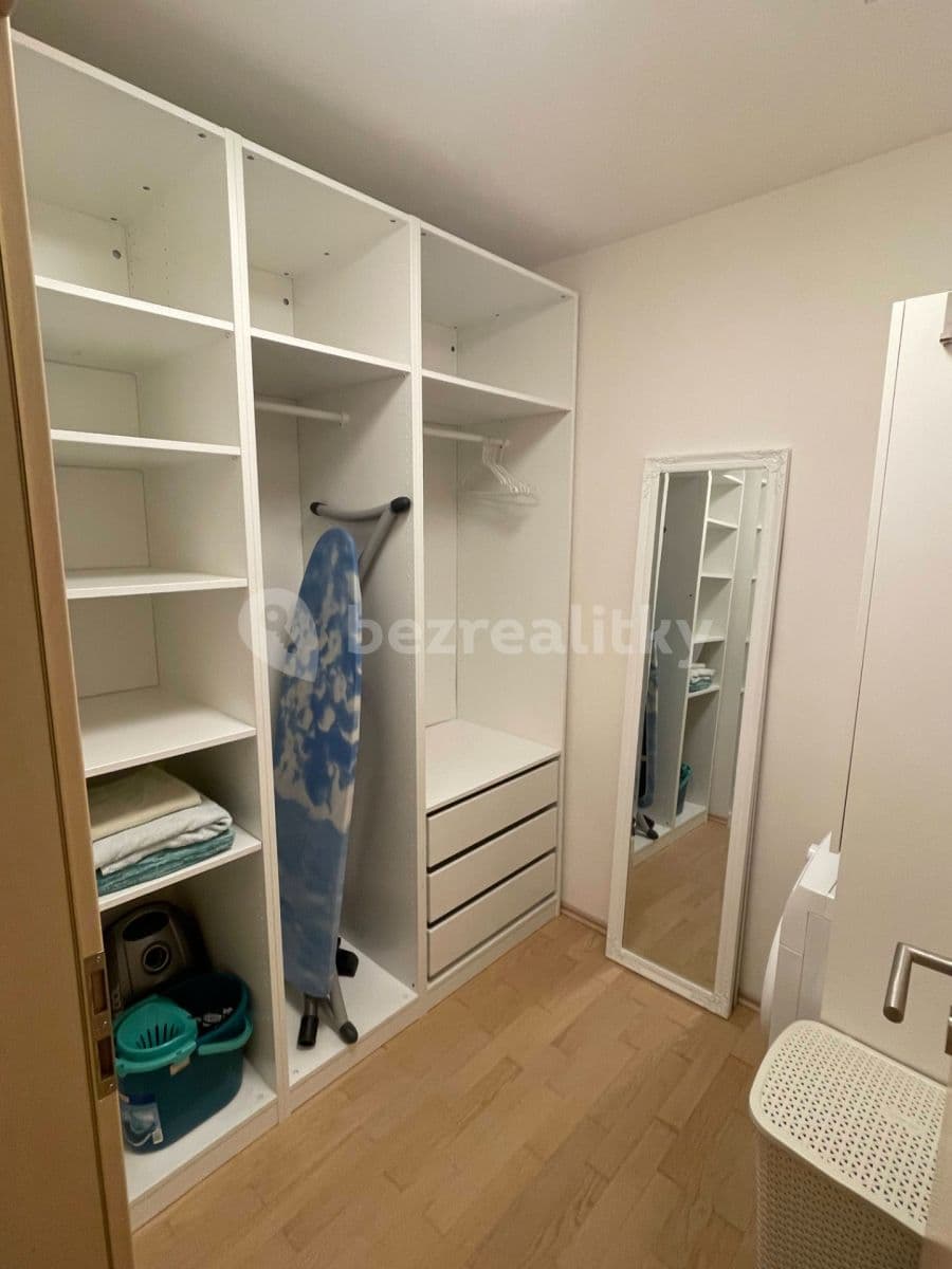 Prenájom bytu 1-izbový 30 m², Plzeňská, Praha, Praha Prenájom bytu 1-izbový 30 m², Plzeňská, Praha, Praha