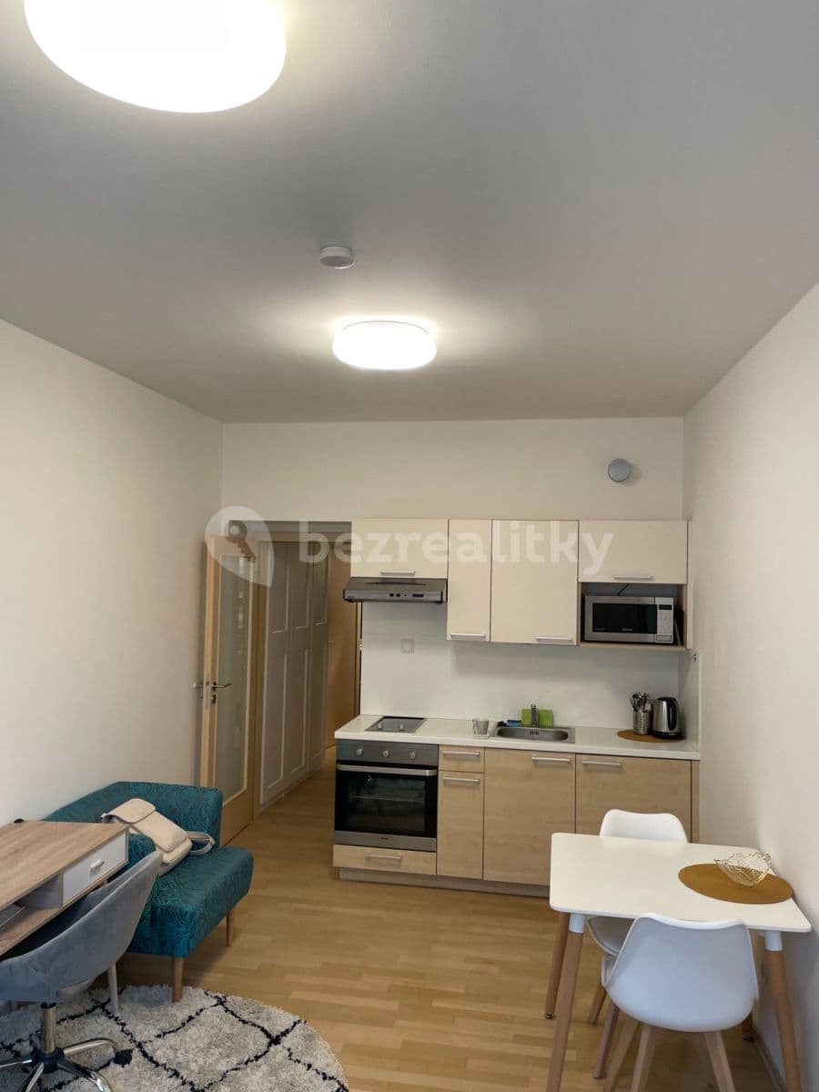 Prenájom bytu 1-izbový 30 m², Plzeňská, Praha, Praha Prenájom bytu 1-izbový 30 m², Plzeňská, Praha, Praha