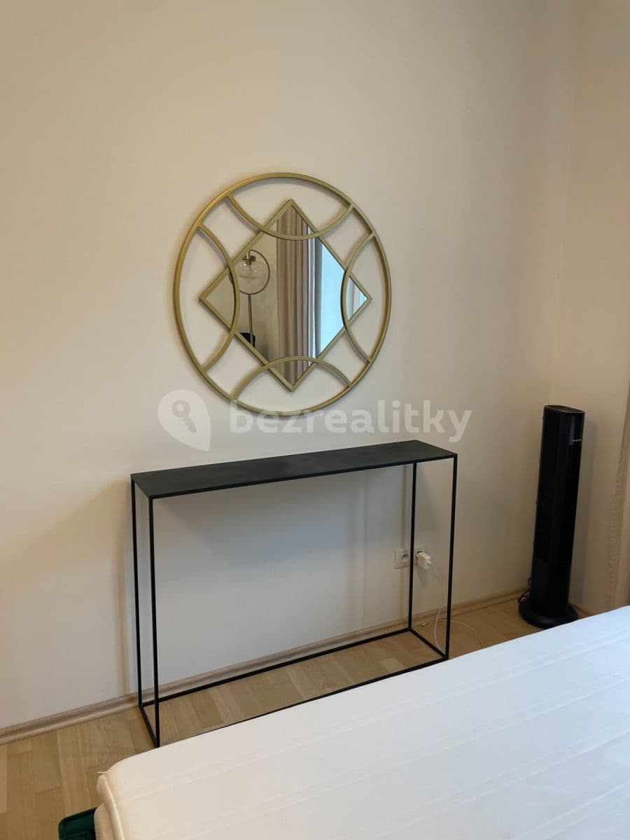 Prenájom bytu 1-izbový 30 m², Plzeňská, Praha, Praha Prenájom bytu 1-izbový 30 m², Plzeňská, Praha, Praha
