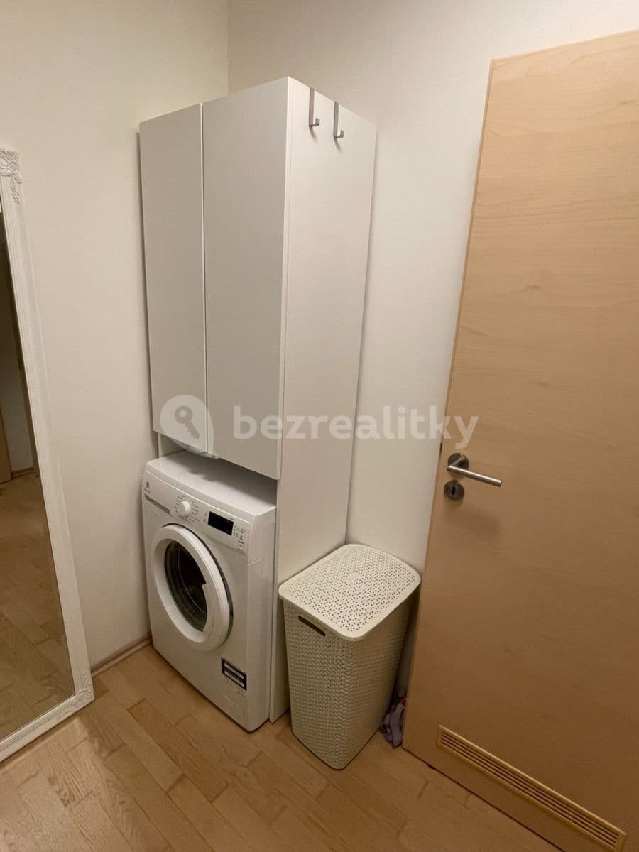 Prenájom bytu 1-izbový 30 m², Plzeňská, Praha, Praha Prenájom bytu 1-izbový 30 m², Plzeňská, Praha, Praha