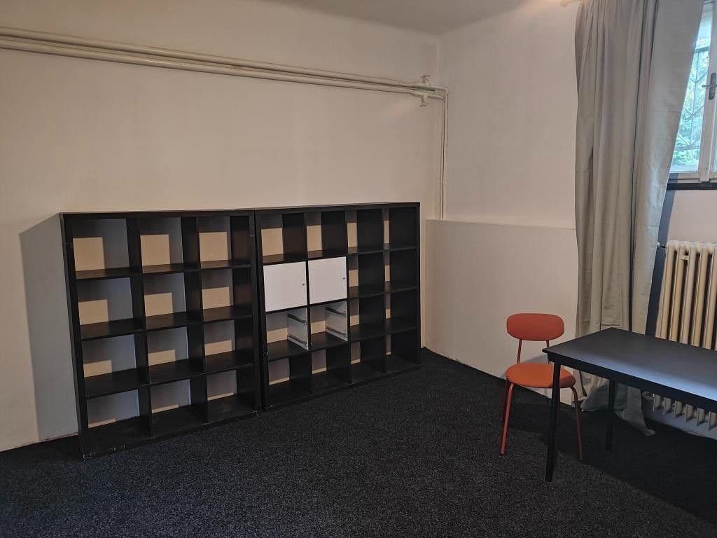 Prenájom bytu Garsoniéra 30 m², Slivenecká, Praha, Praha Prenájom bytu Garsoniéra 30 m², Slivenecká, Praha, Praha