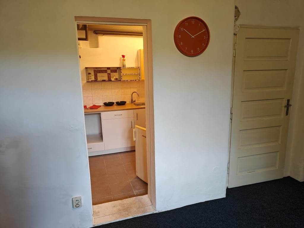 Prenájom bytu Garsoniéra 30 m², Slivenecká, Praha, Praha Prenájom bytu Garsoniéra 30 m², Slivenecká, Praha, Praha