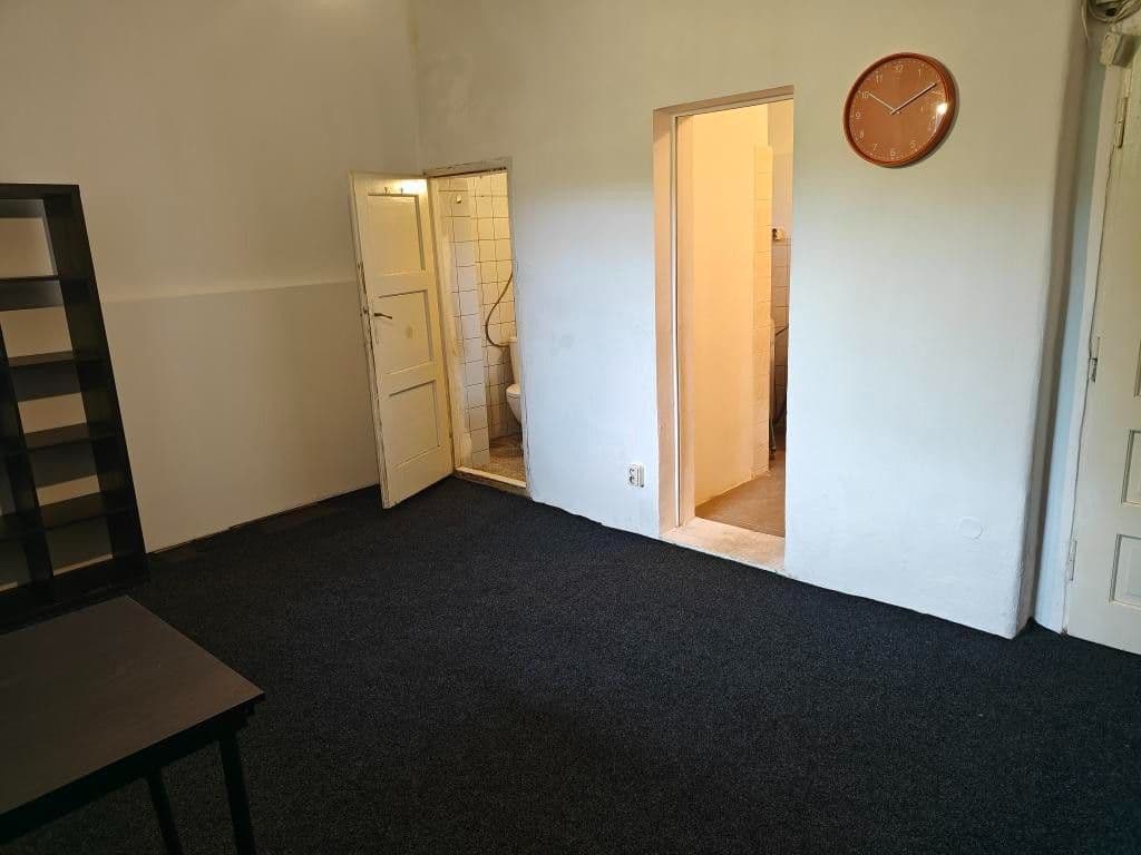 Prenájom bytu Garsoniéra 30 m², Slivenecká, Praha, Praha Prenájom bytu Garsoniéra 30 m², Slivenecká, Praha, Praha