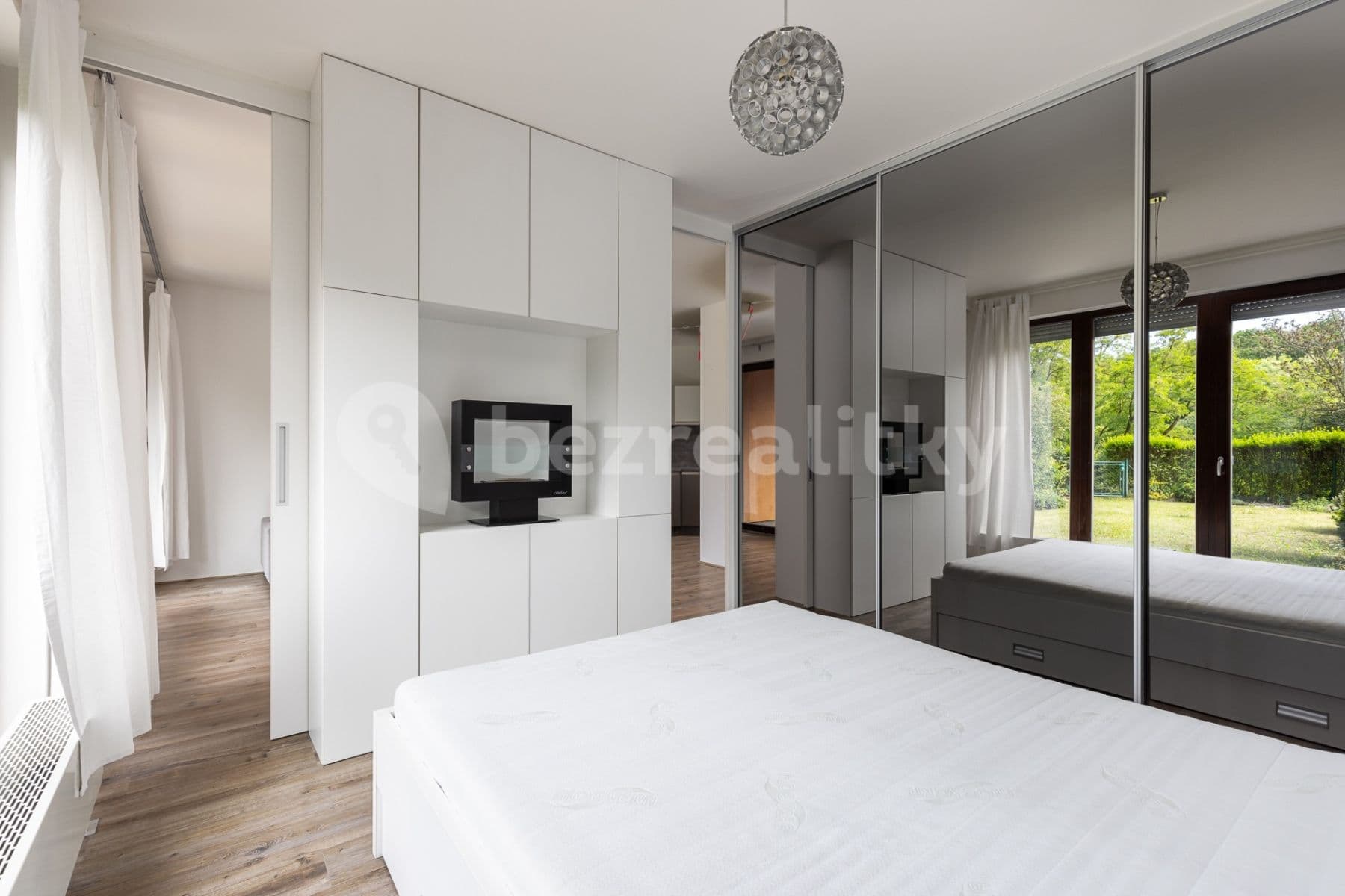 Prenájom bytu 2-izbový 48 m², Nademlejnská, Praha, Praha Prenájom bytu 2-izbový 48 m², Nademlejnská, Praha, Praha